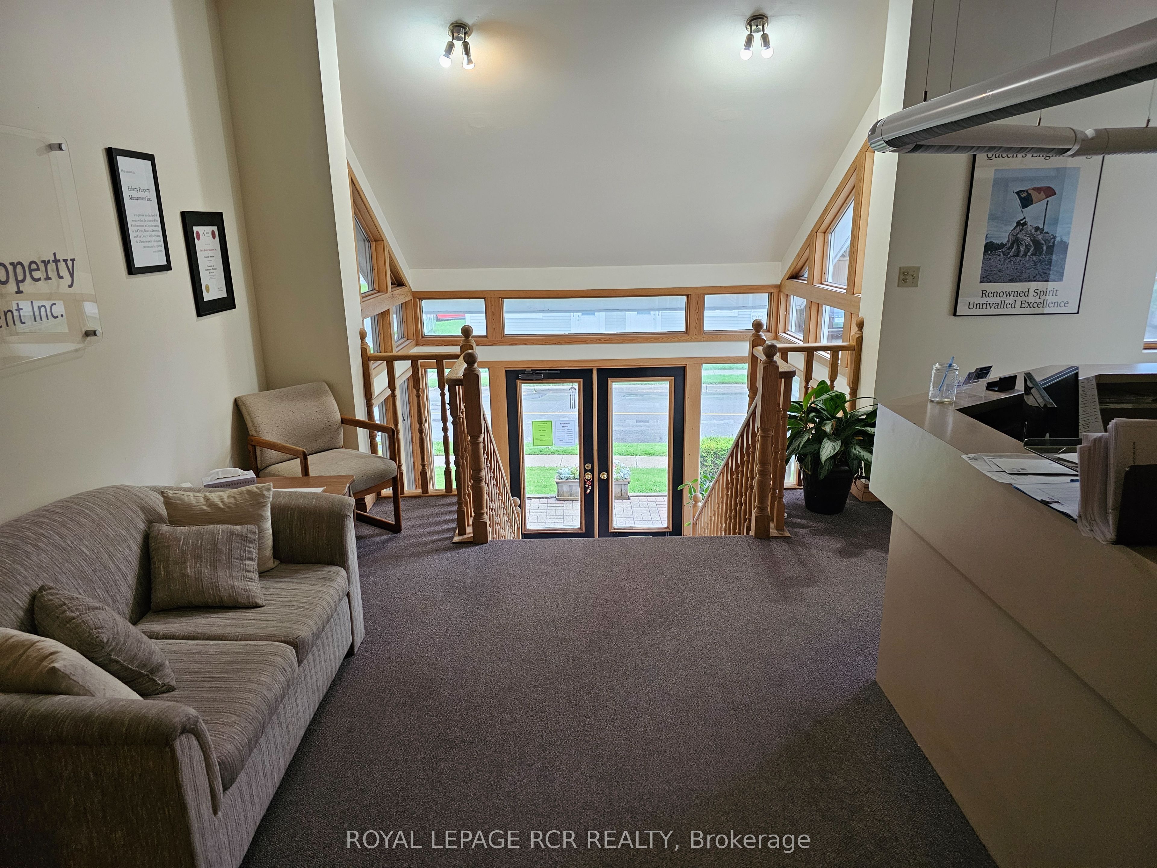 #upper 4 - 411 Queen Street Property Photo 2