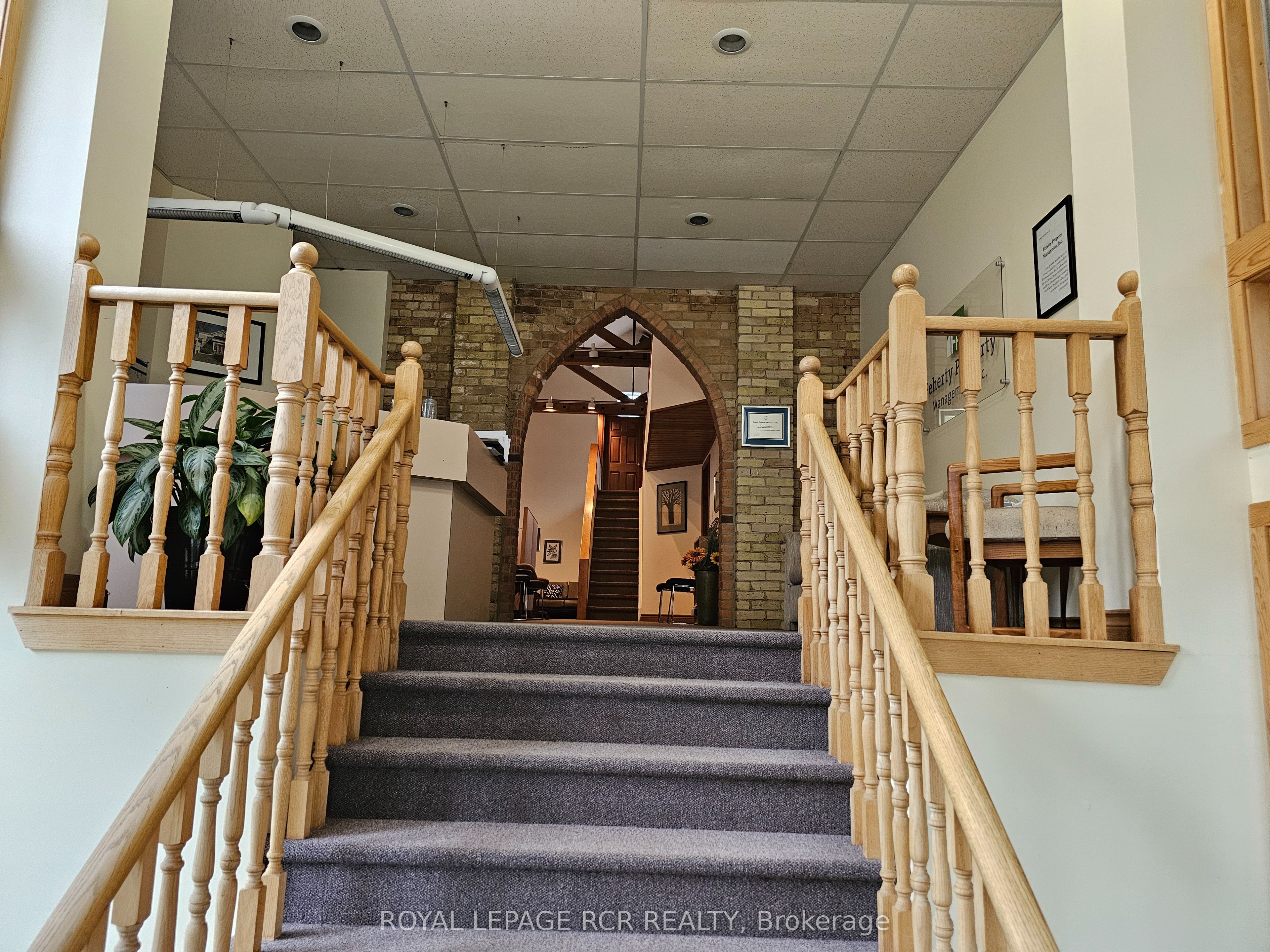#upper 4 - 411 Queen Street Property Photo 3