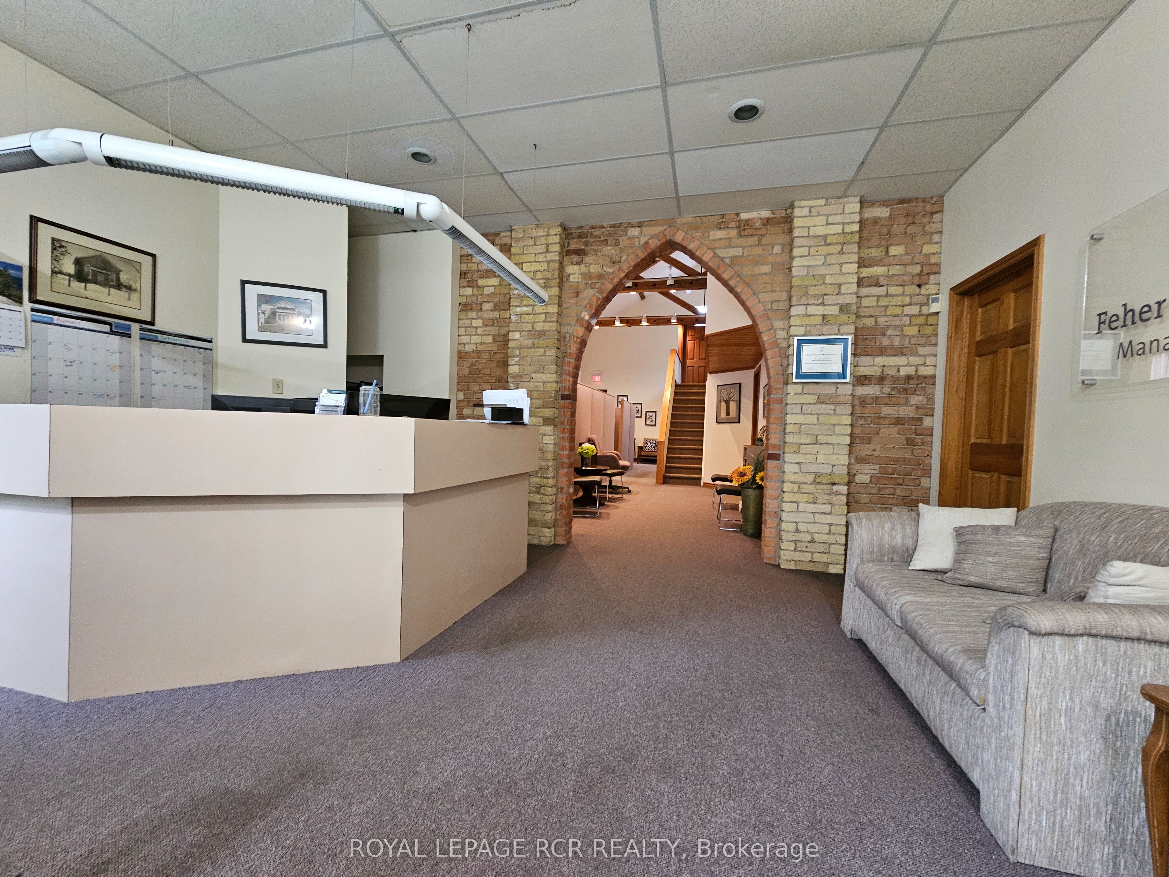 #upper 4 - 411 Queen Street Property Photo 4