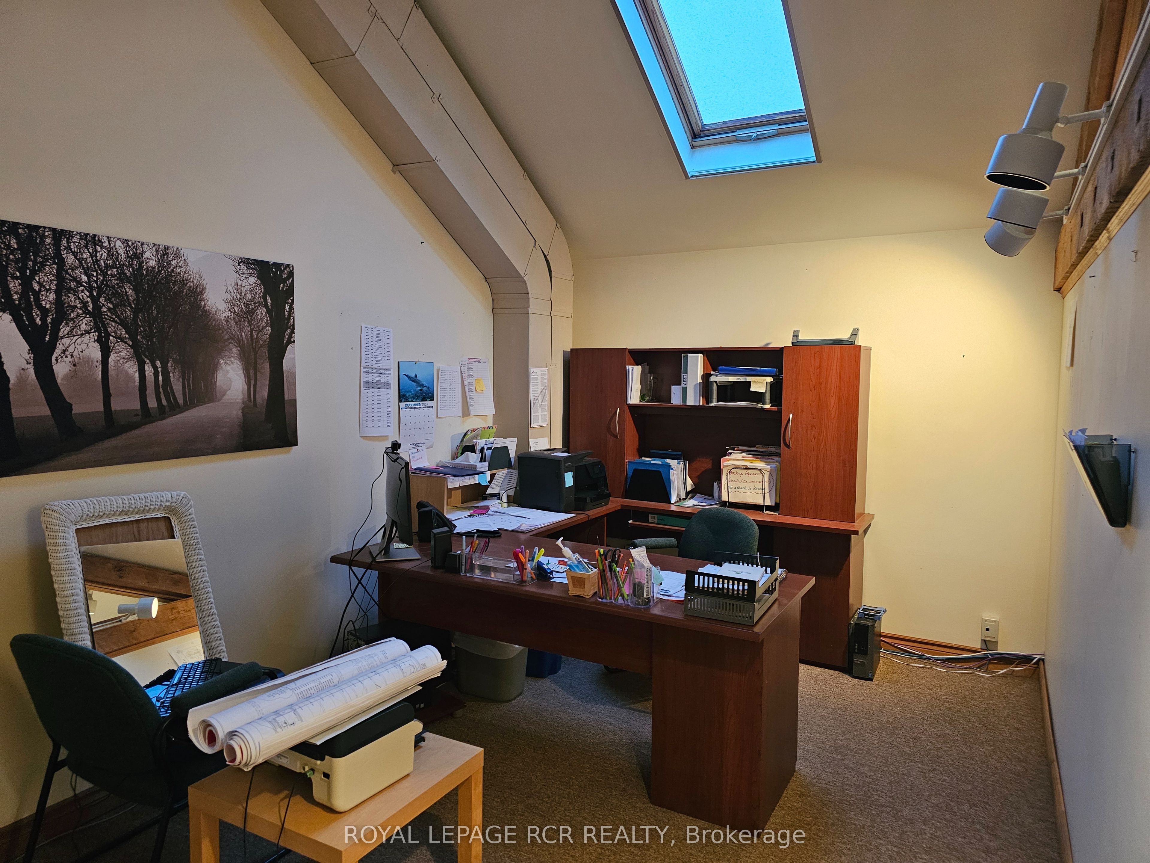 #upper 4 - 411 Queen Street Property Photo 5