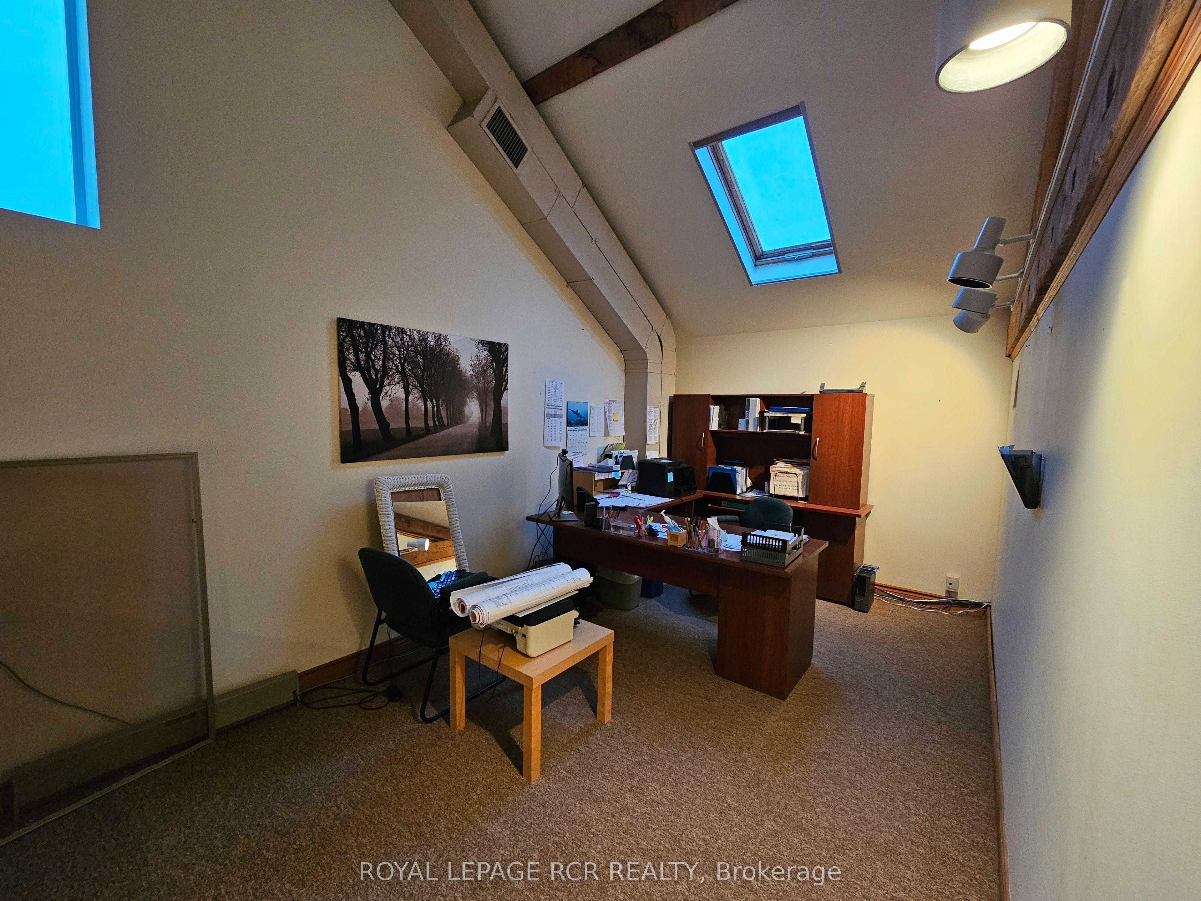 #upper 4 - 411 Queen Street Property Photo 6