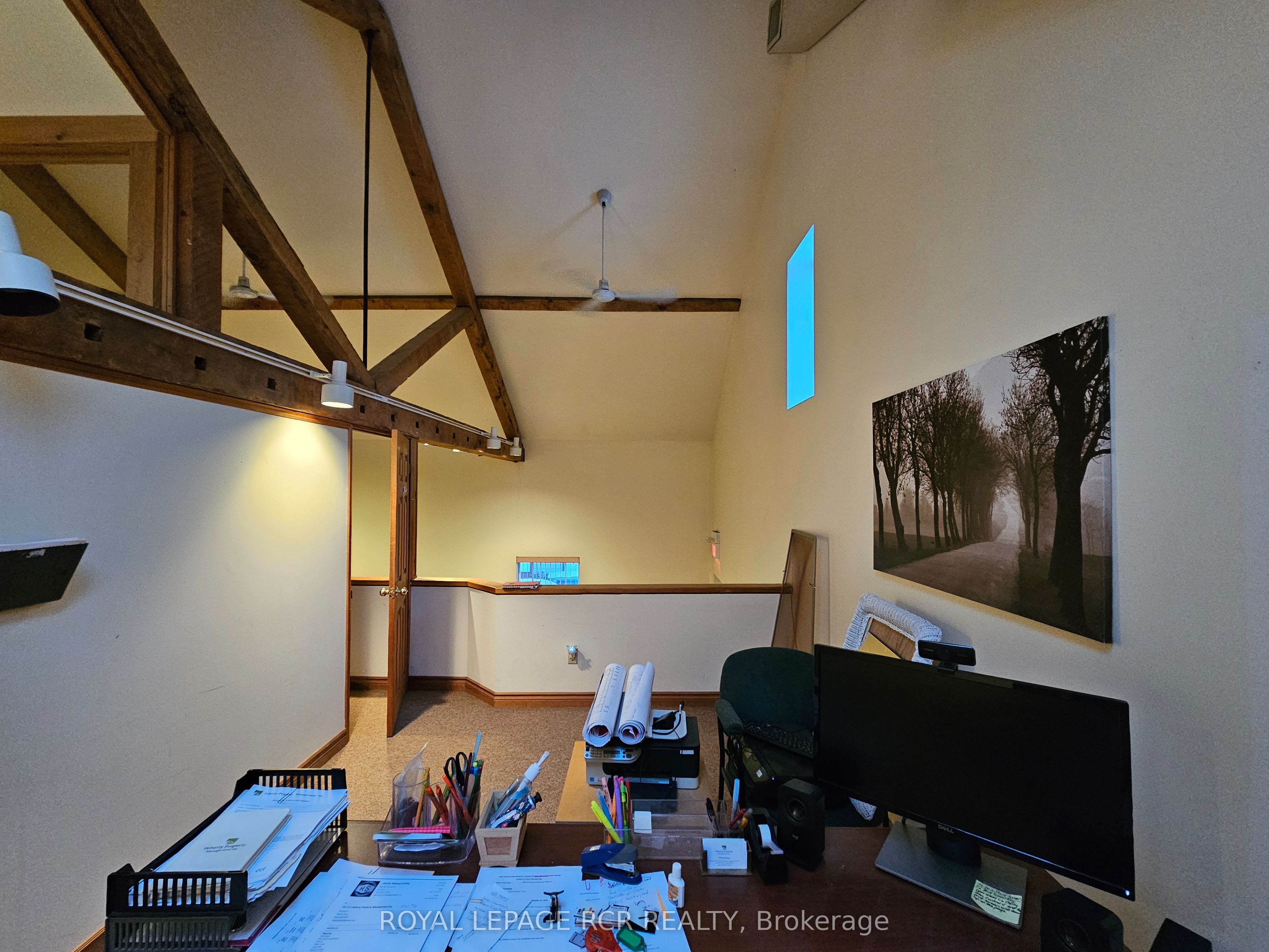 #upper 4 - 411 Queen Street Property Photo 7