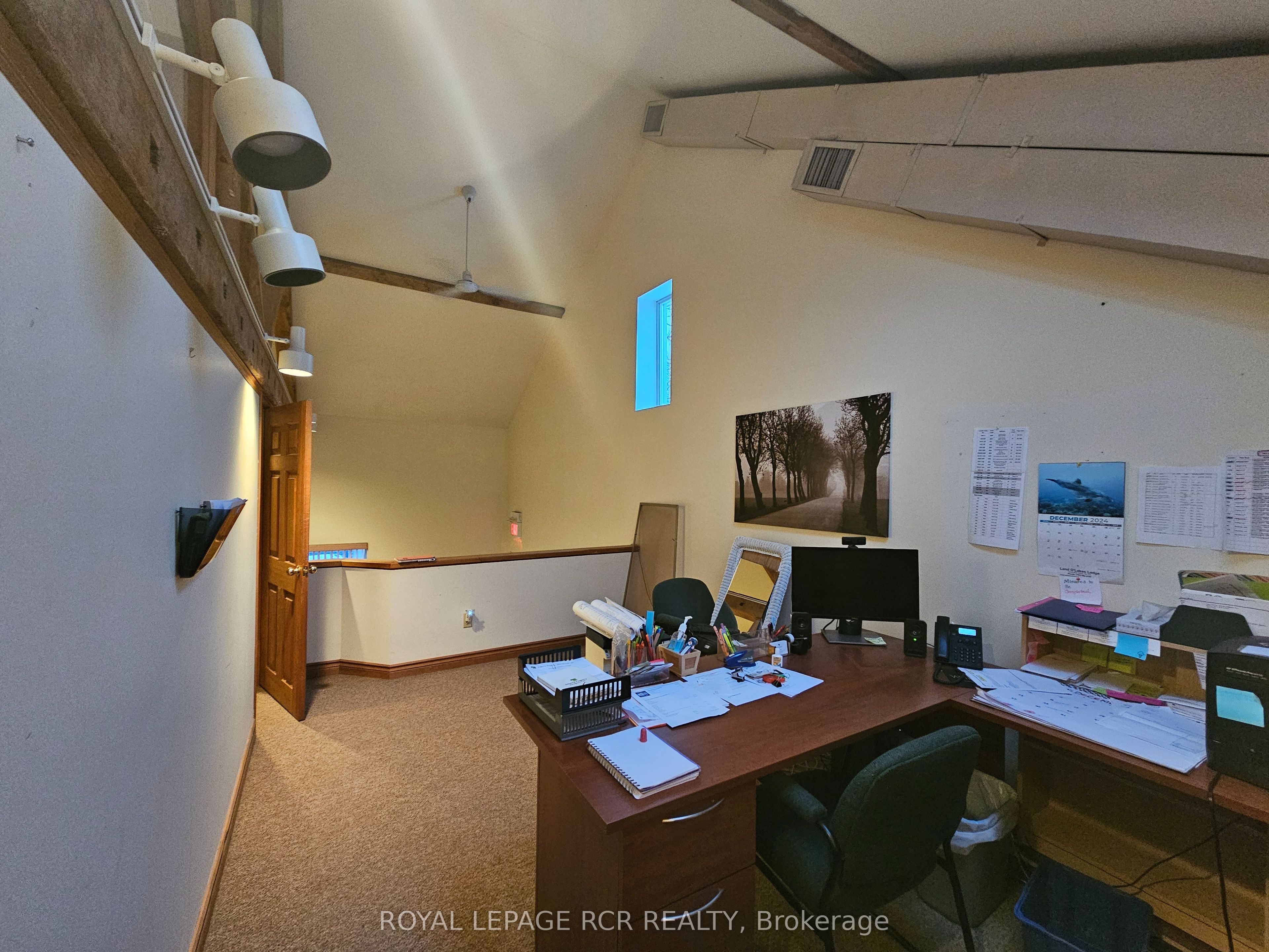 #upper 4 - 411 Queen Street Property Photo 8