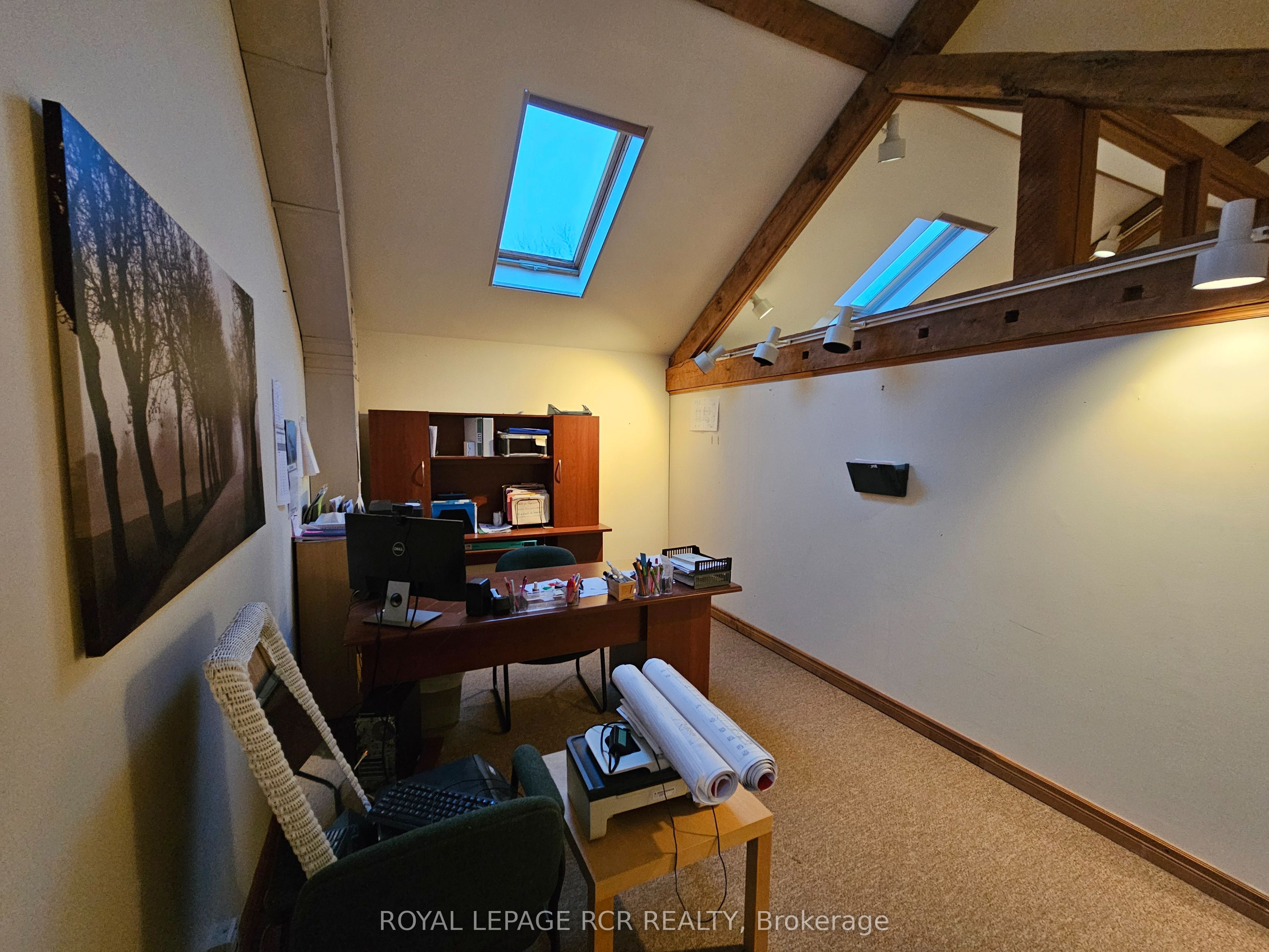 #upper 4 - 411 Queen Street Property Photo 9