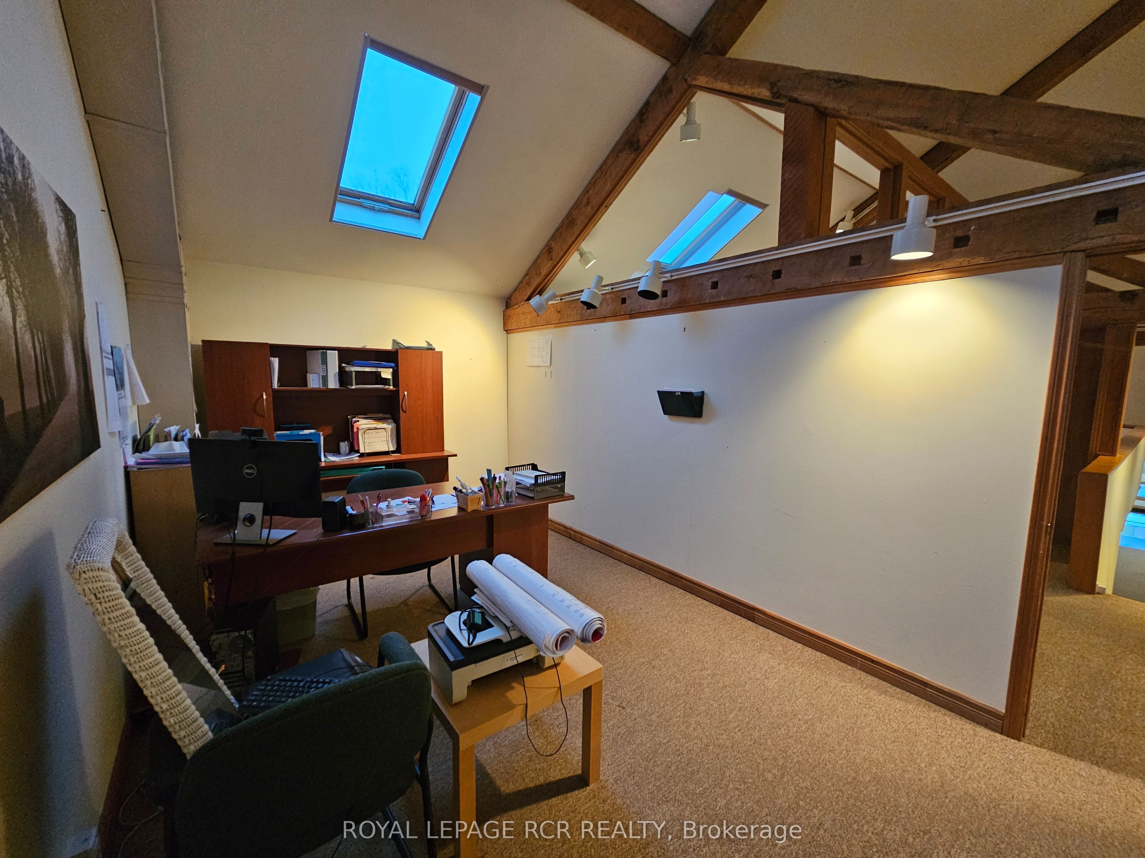 #upper 4 - 411 Queen Street Property Photo 10