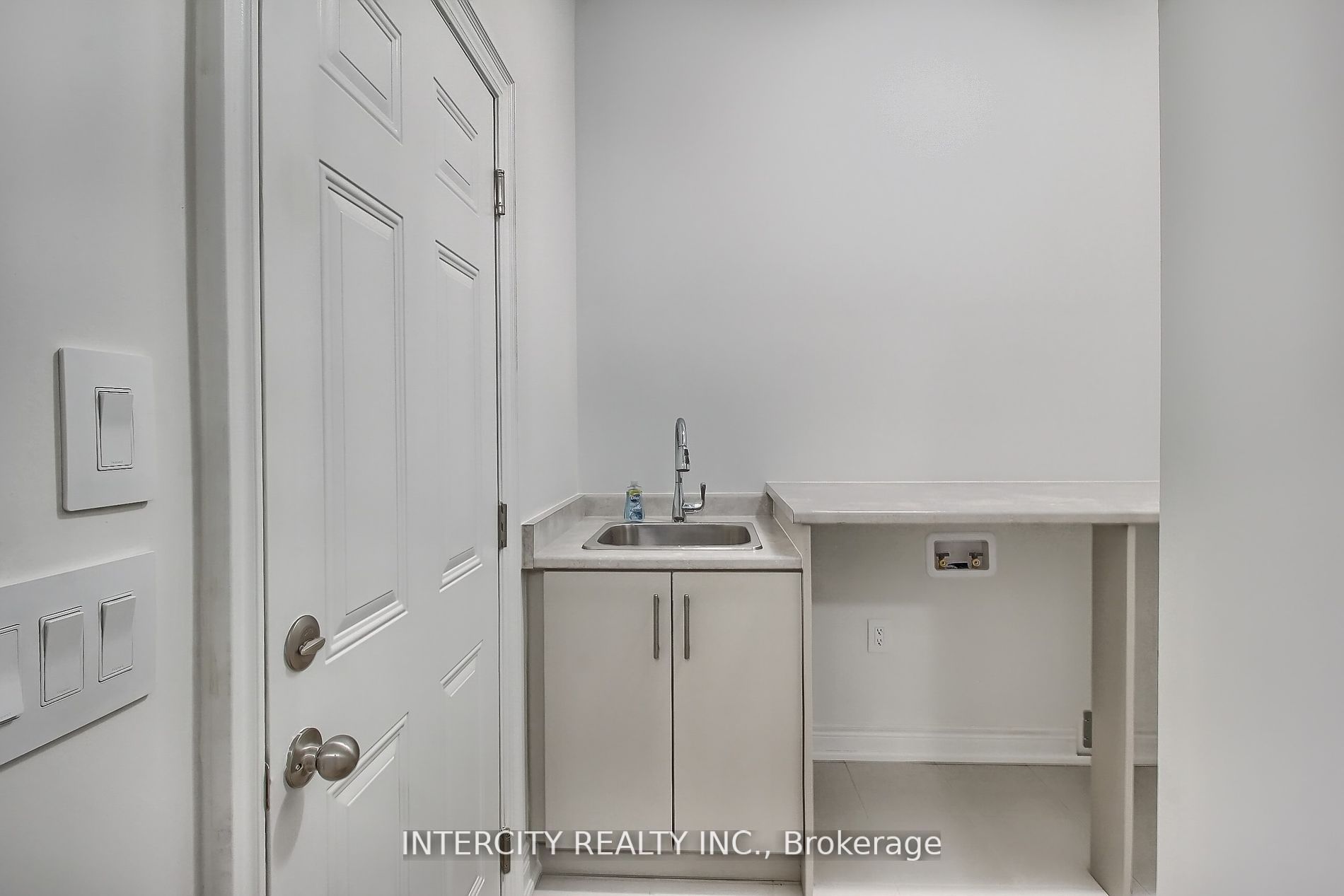 331 Seaview Heights Property Photo 17