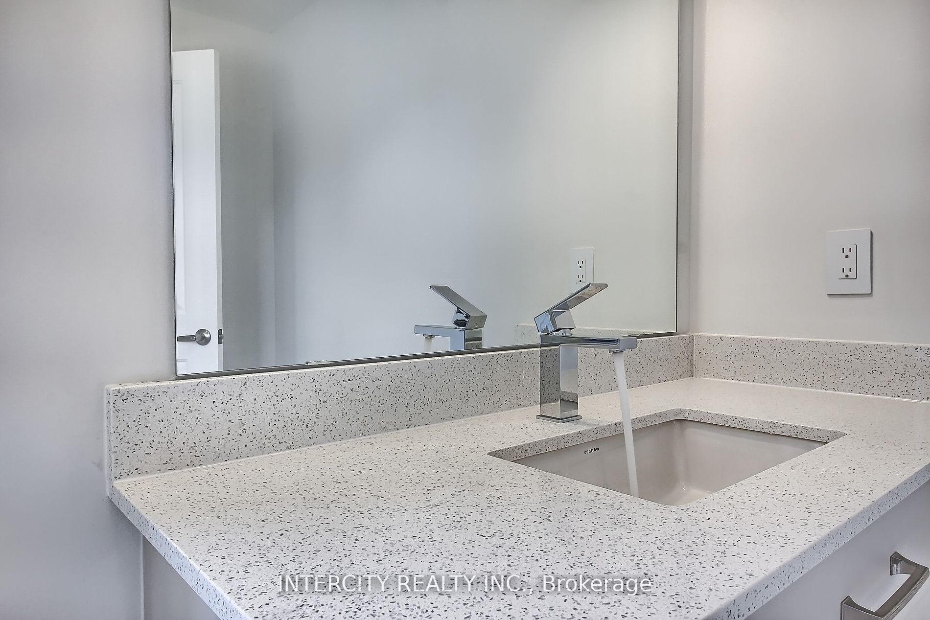 331 Seaview Heights Property Photo 27