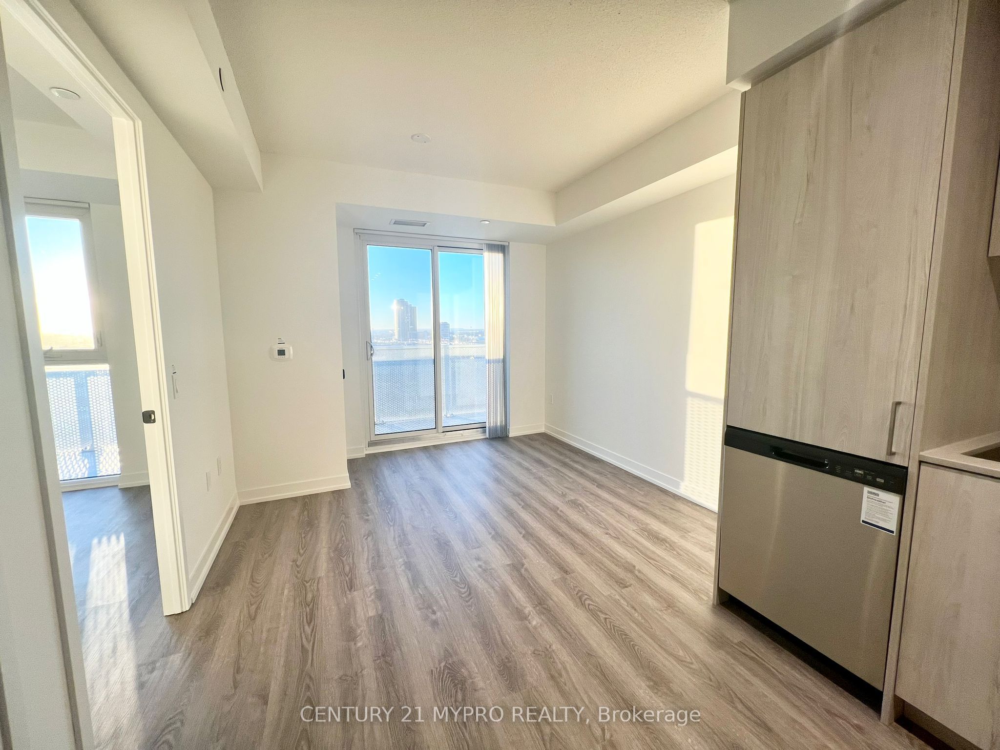 #2007 - 195 Commerce Street Property Photo 2