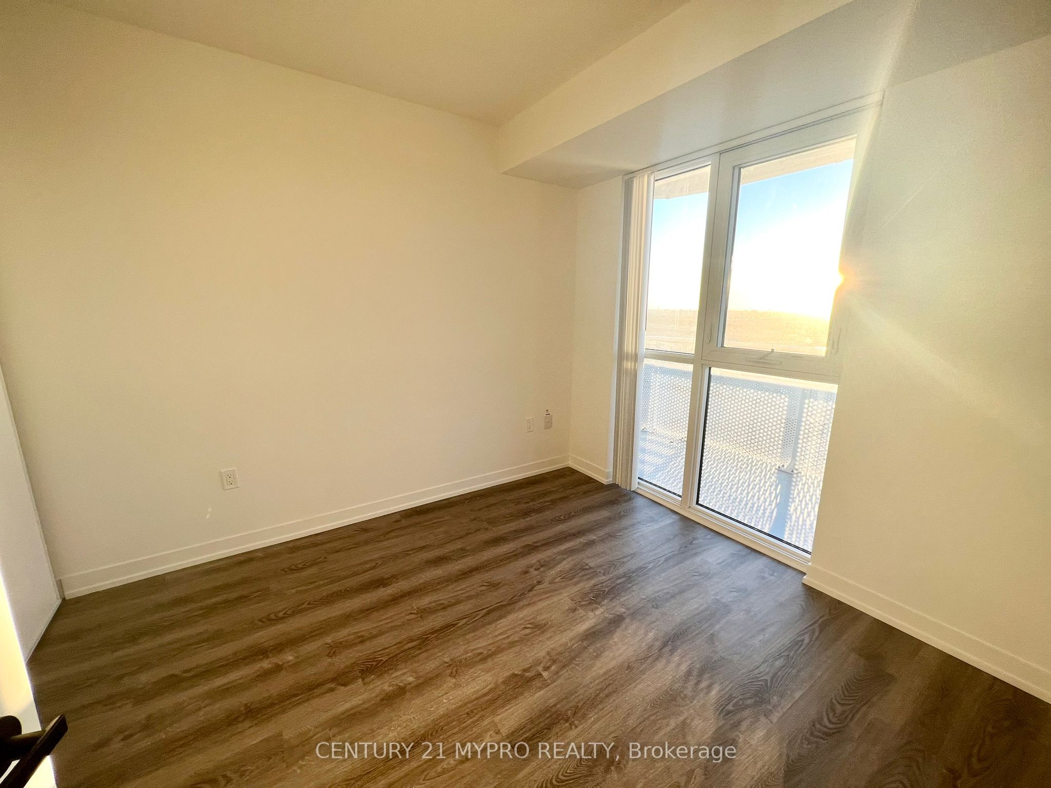 #2007 - 195 Commerce Street Property Photo 7