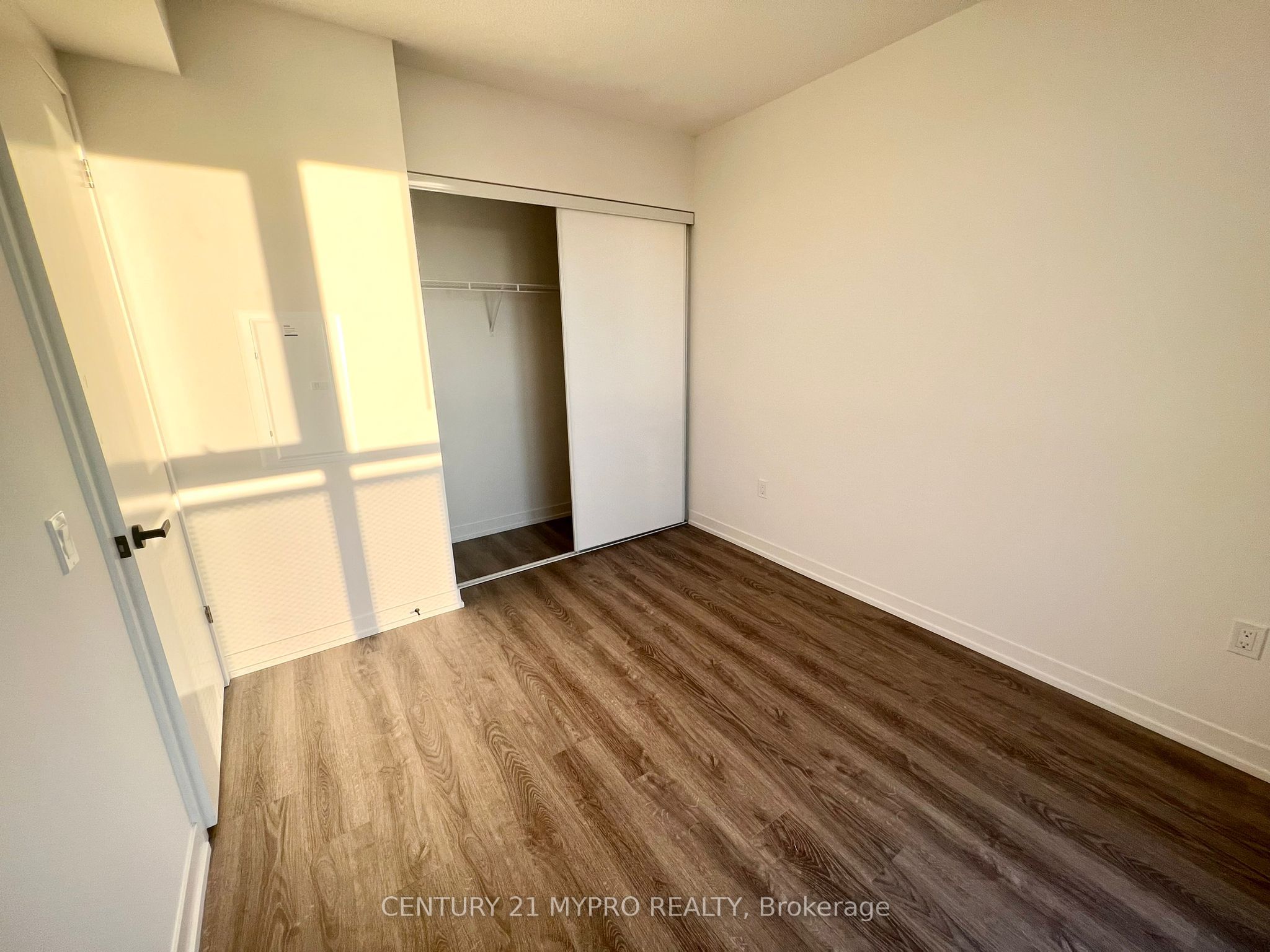 #2007 - 195 Commerce Street Property Photo 8