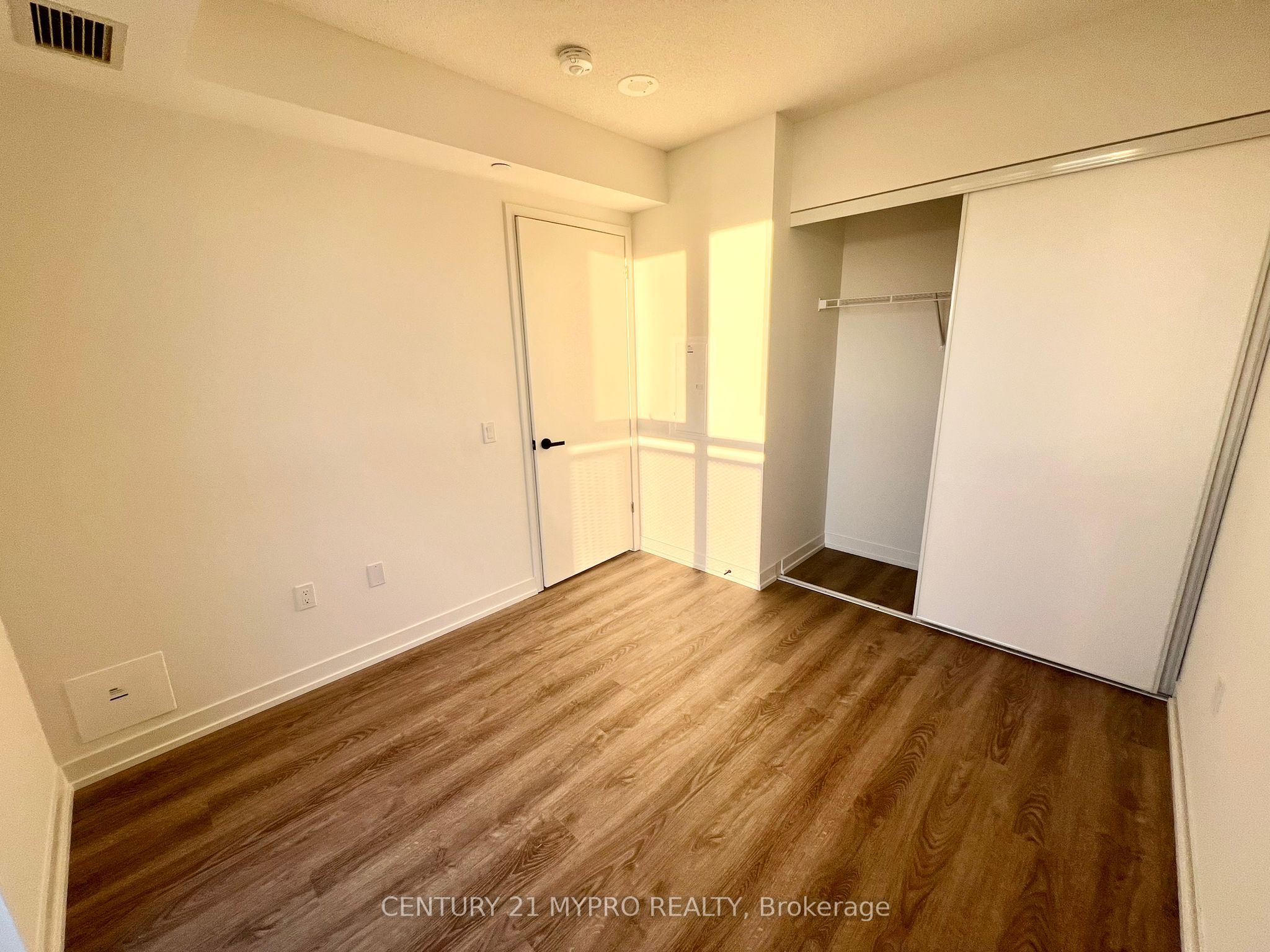 #2007 - 195 Commerce Street Property Photo 9