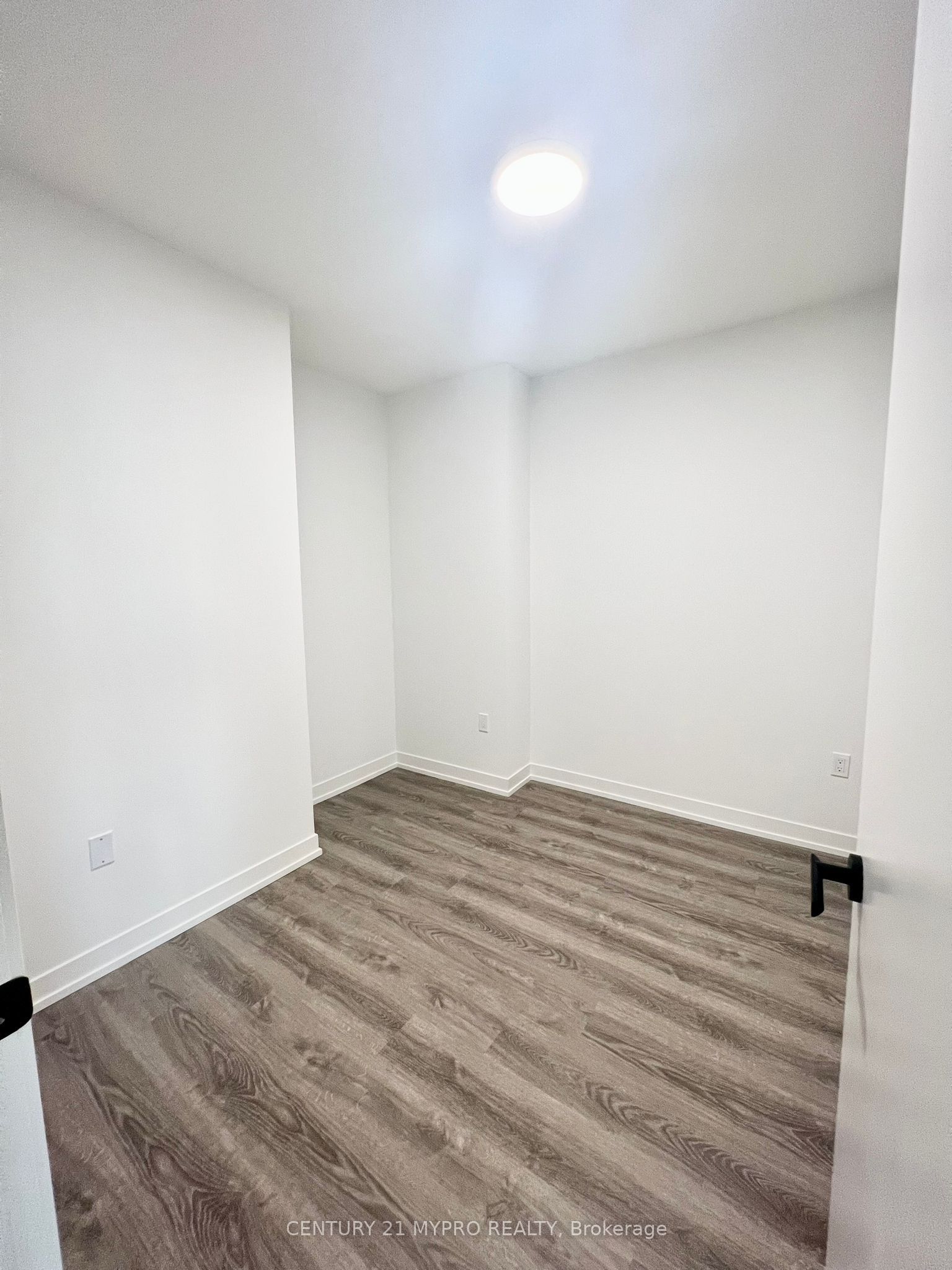 #2007 - 195 Commerce Street Property Photo 10