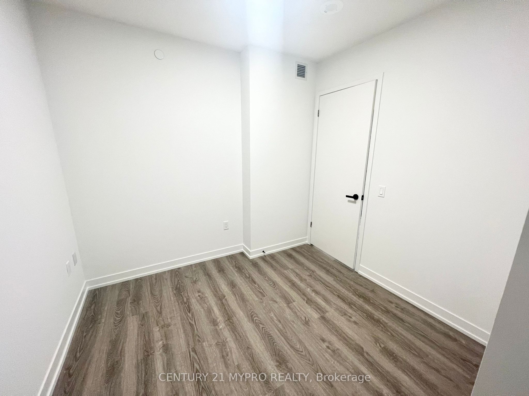 #2007 - 195 Commerce Street Property Photo 11