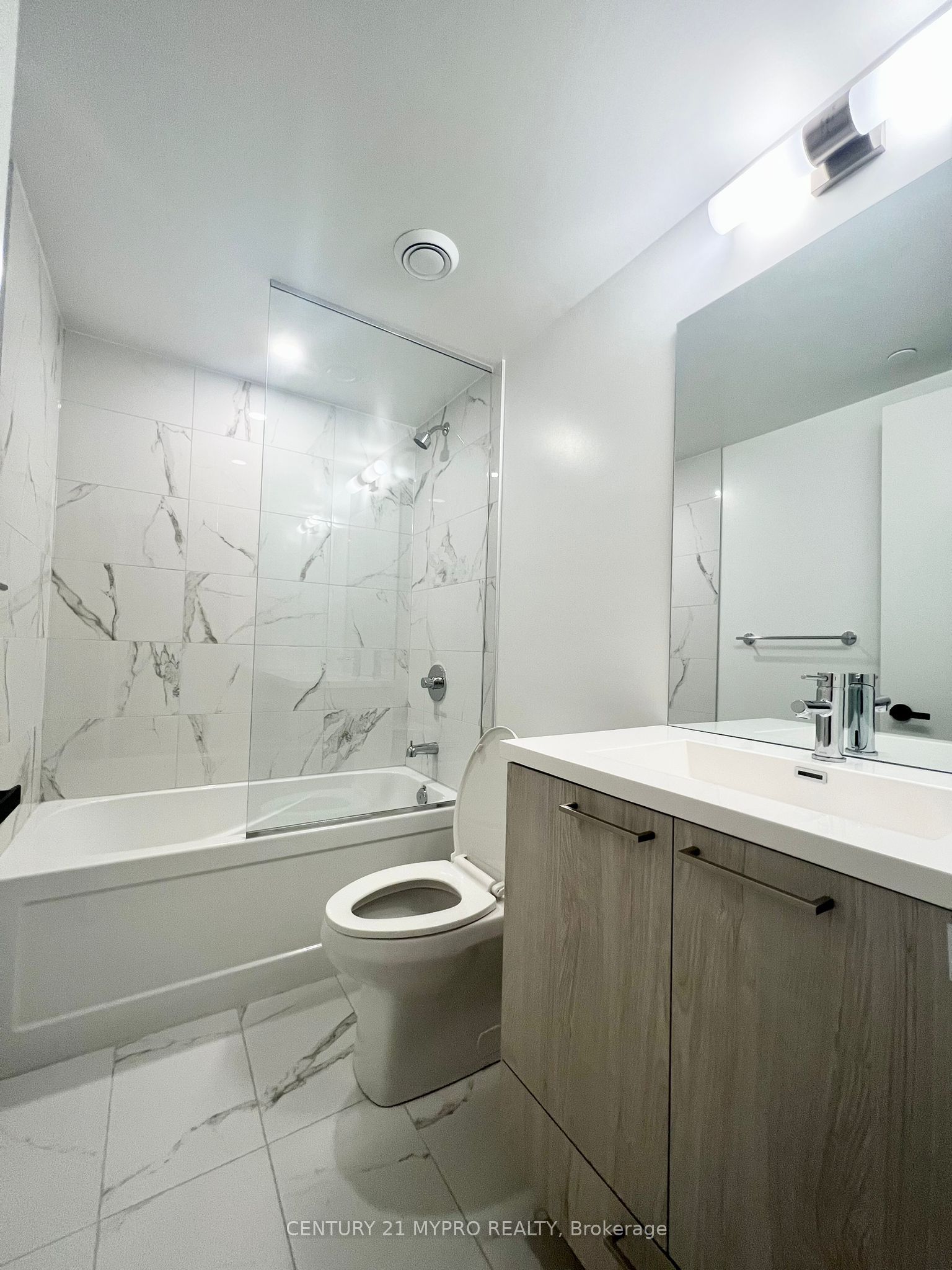 #2007 - 195 Commerce Street Property Photo 16
