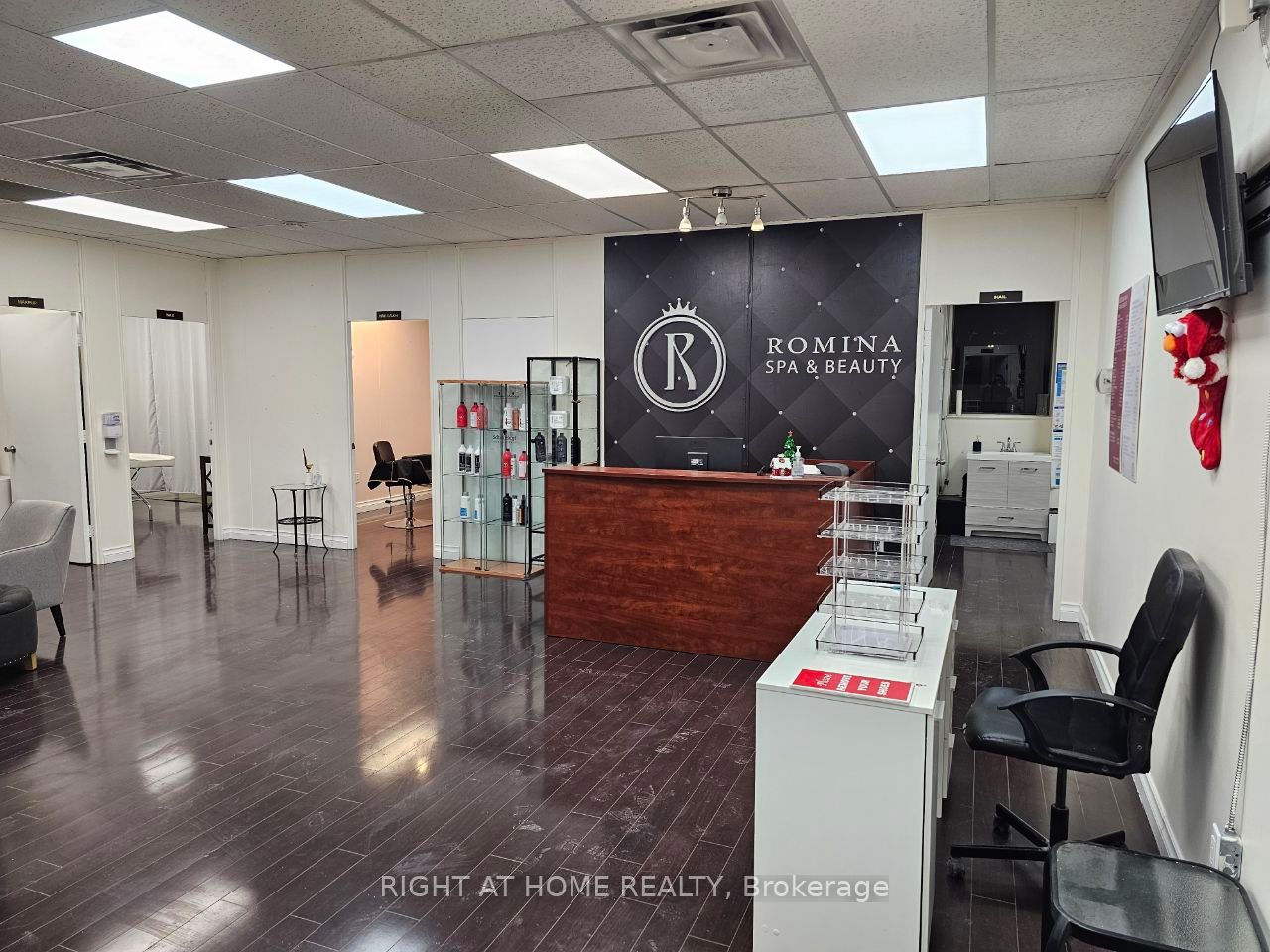10670 Yonge St Property Photo 1