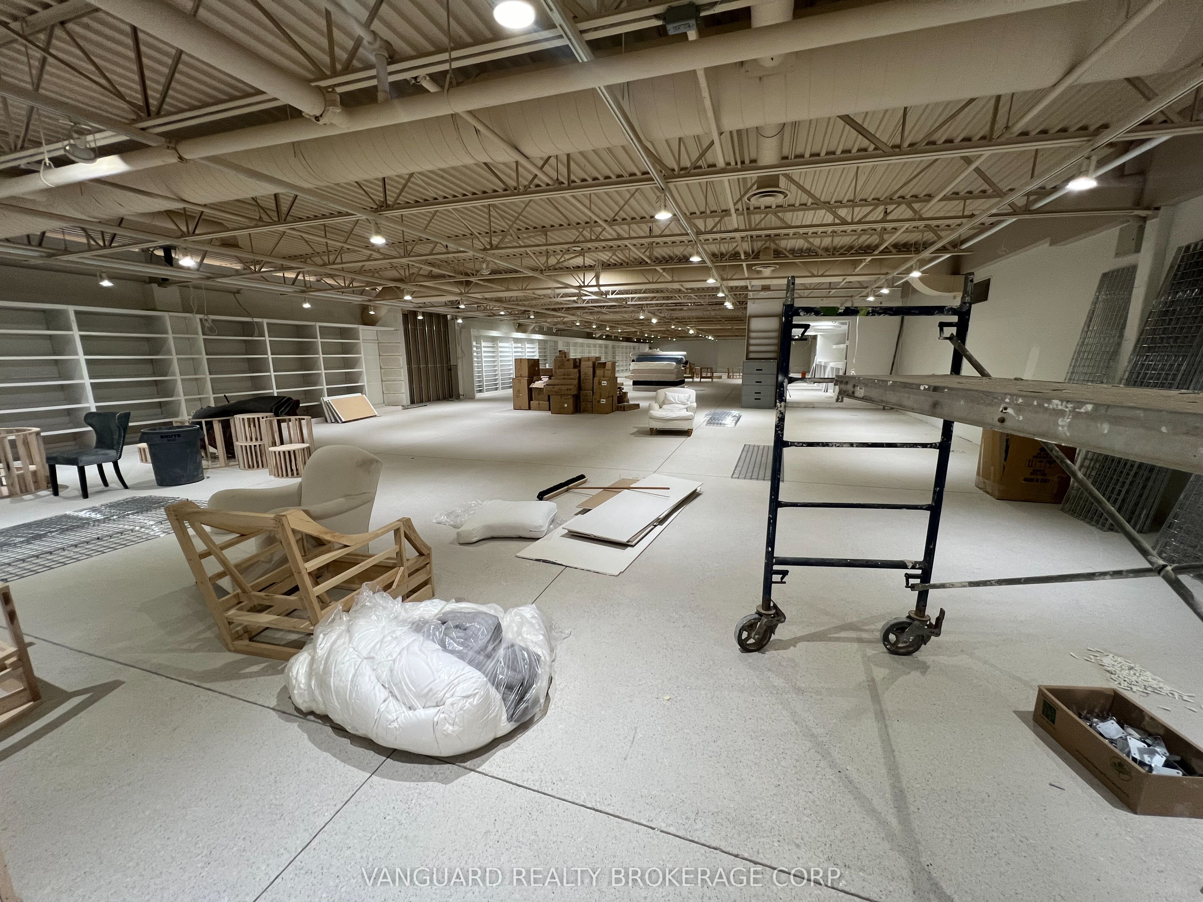 #e/ Mezz - 172 Chrislea Road Property Photo 13