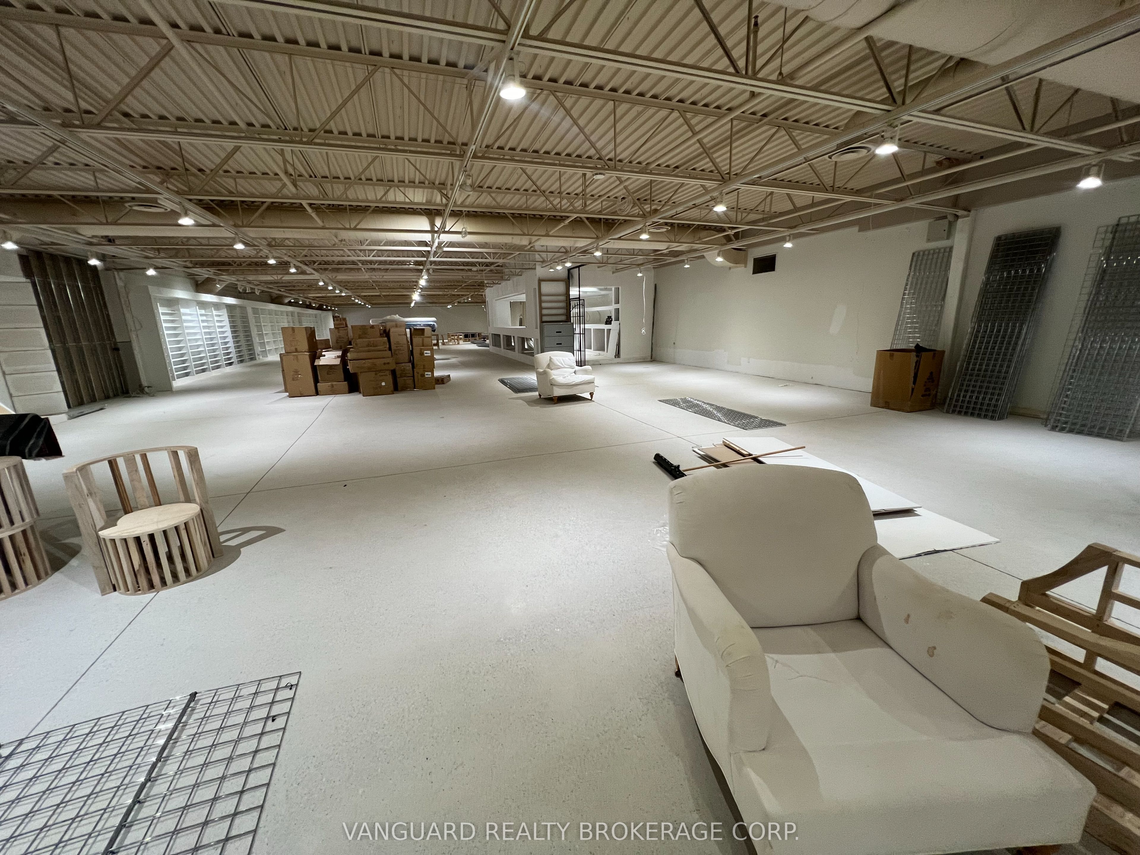 #e/ Mezz - 172 Chrislea Road Property Photo 14
