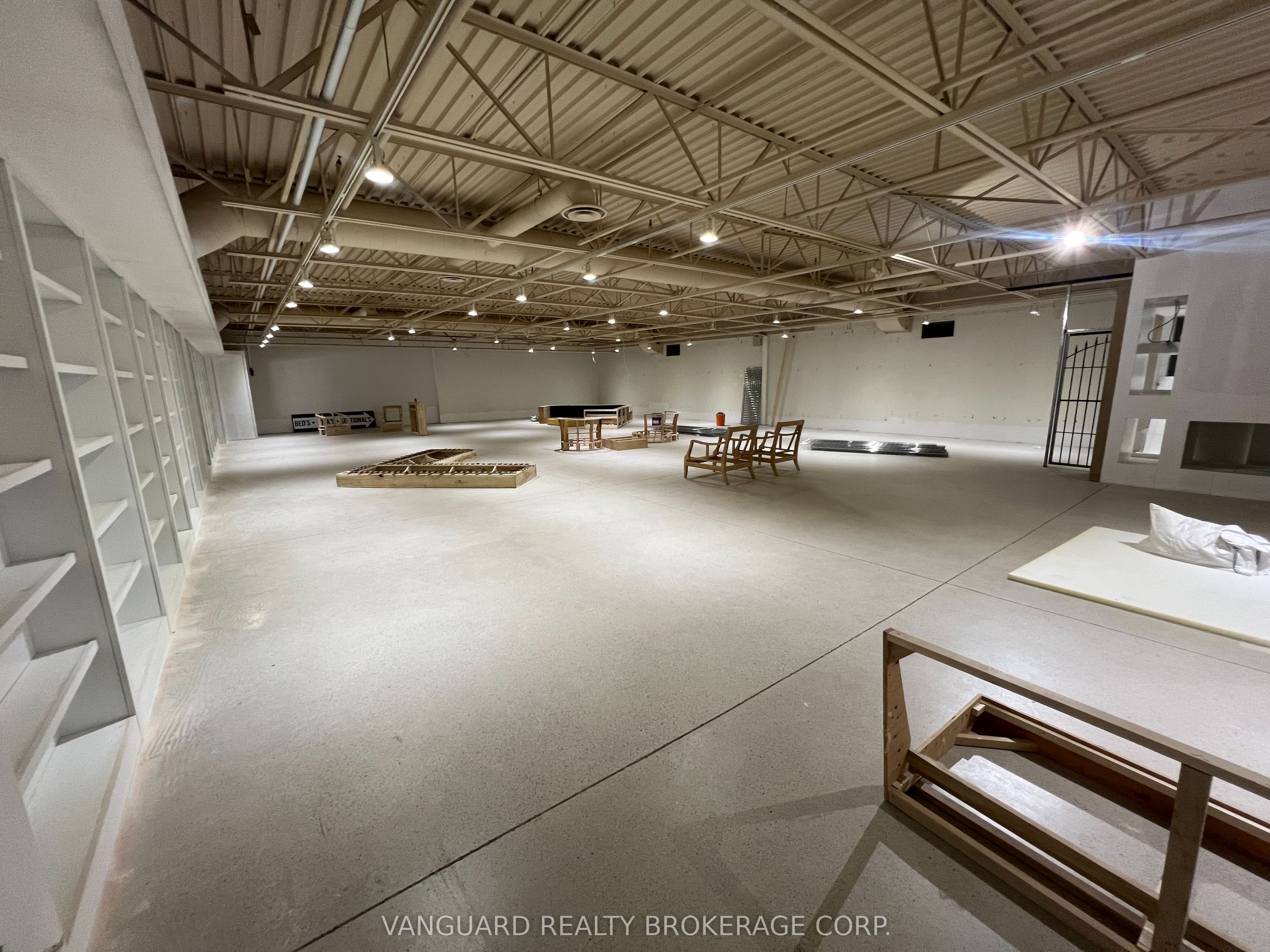 #e/ Mezz - 172 Chrislea Road Property Photo 15