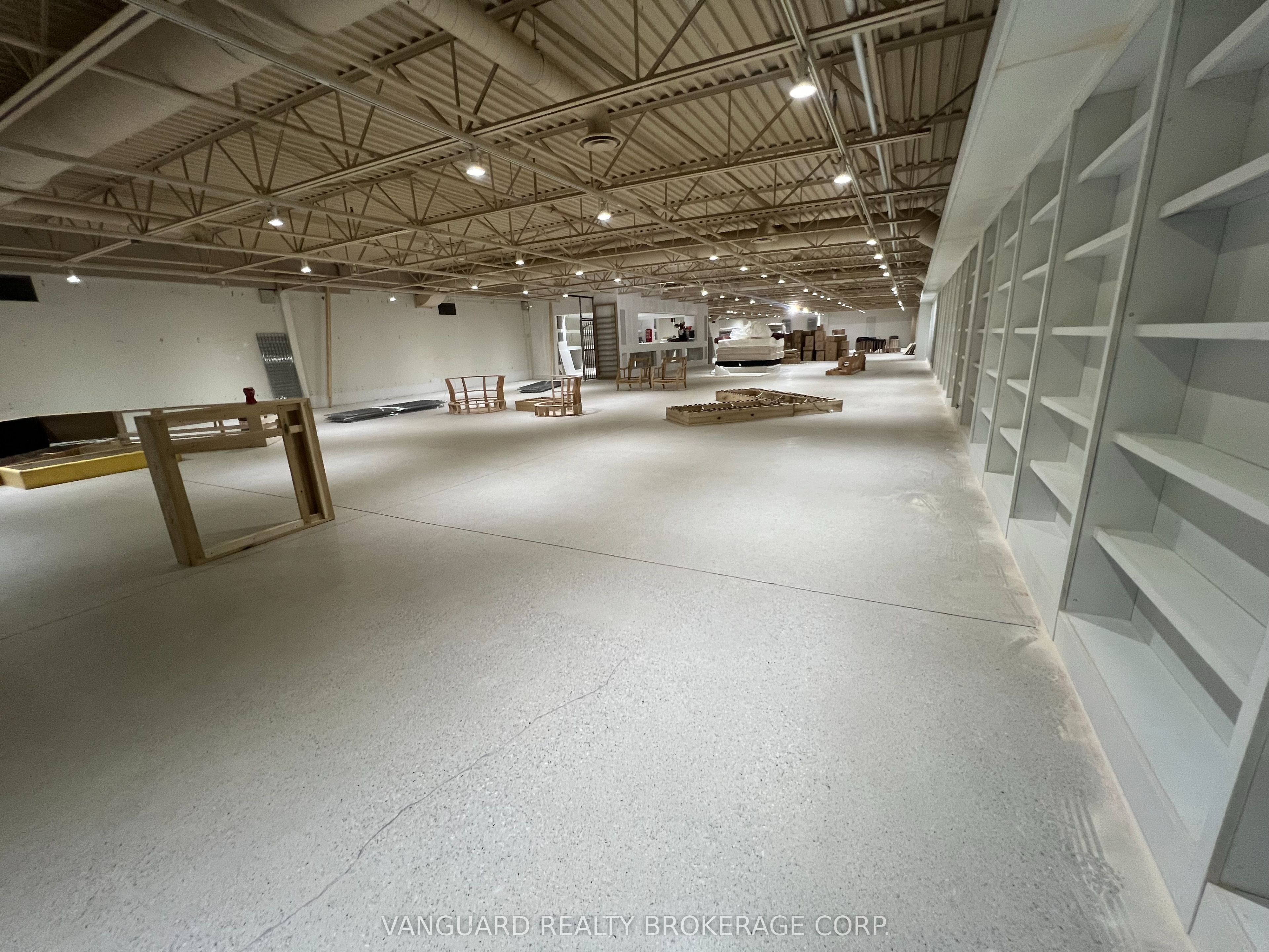 #e/ Mezz - 172 Chrislea Road Property Photo 18