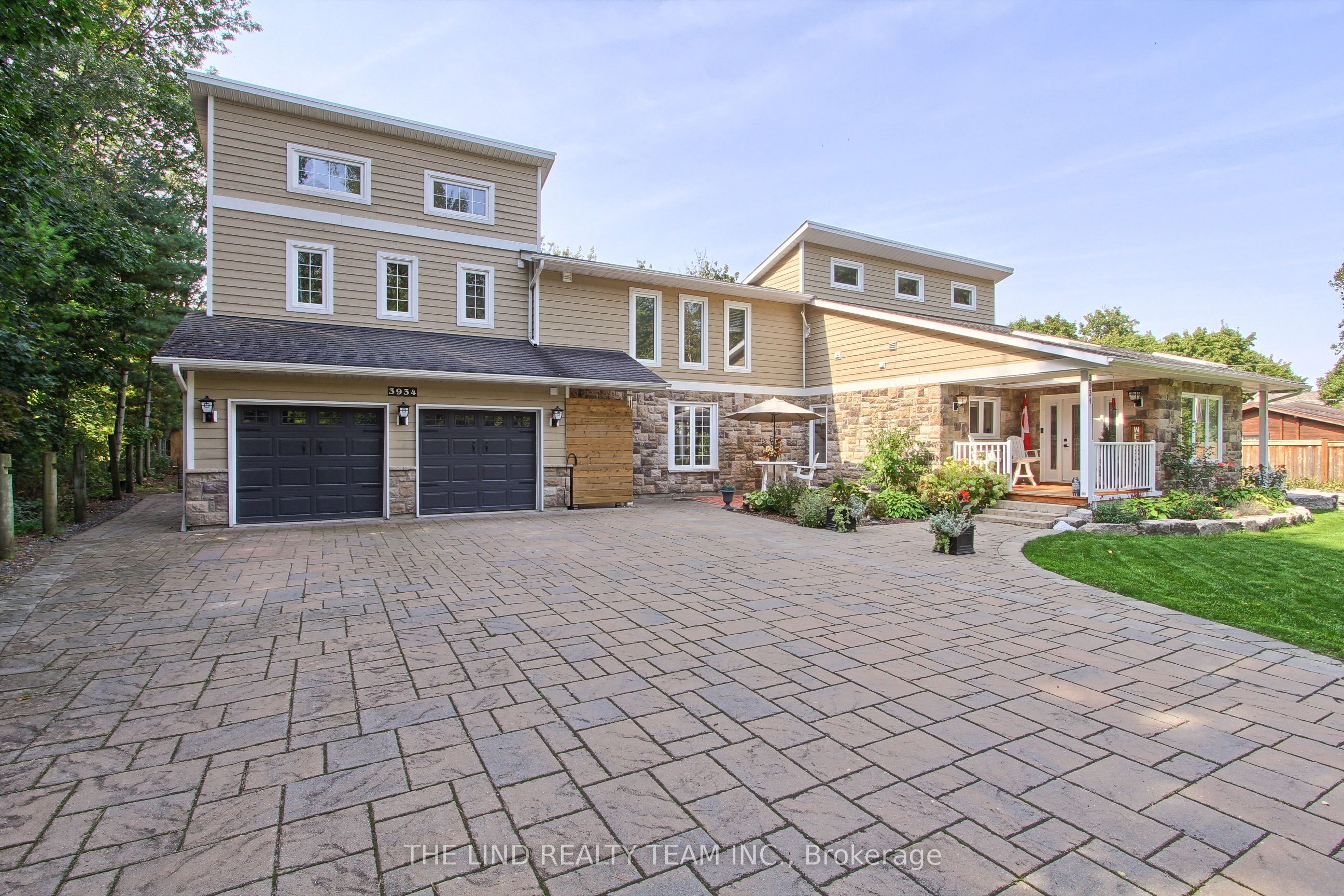 3934 Richview Road Property Photo 1