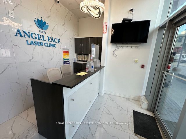 #102 - 7163 Yonge Street Property Photo 5