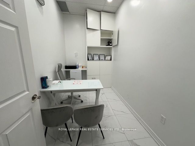 7163 Yonge St Property Photo 7