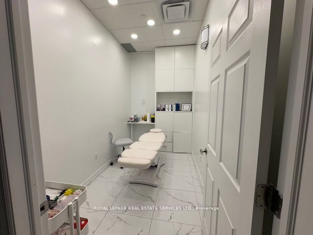 #102 - 7163 Yonge Street Property Photo 8