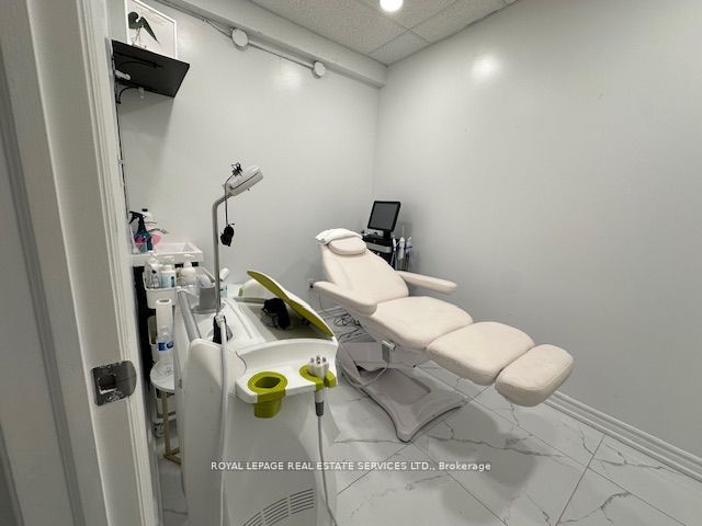 #102 - 7163 Yonge Street Property Photo 10