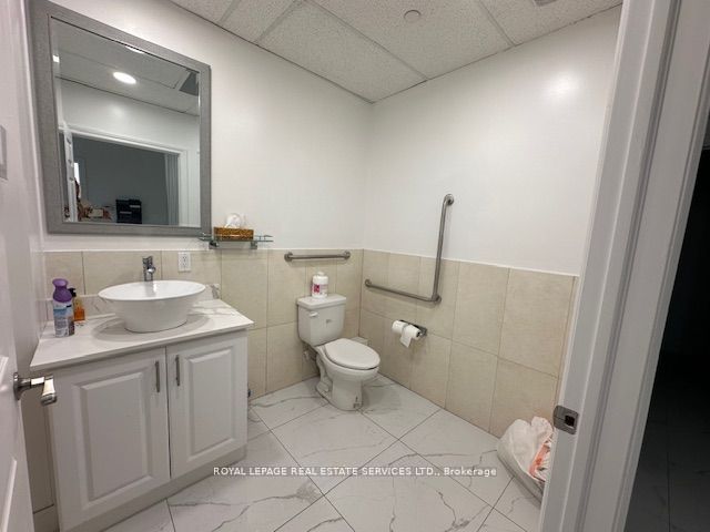 7163 Yonge St Property Photo 12