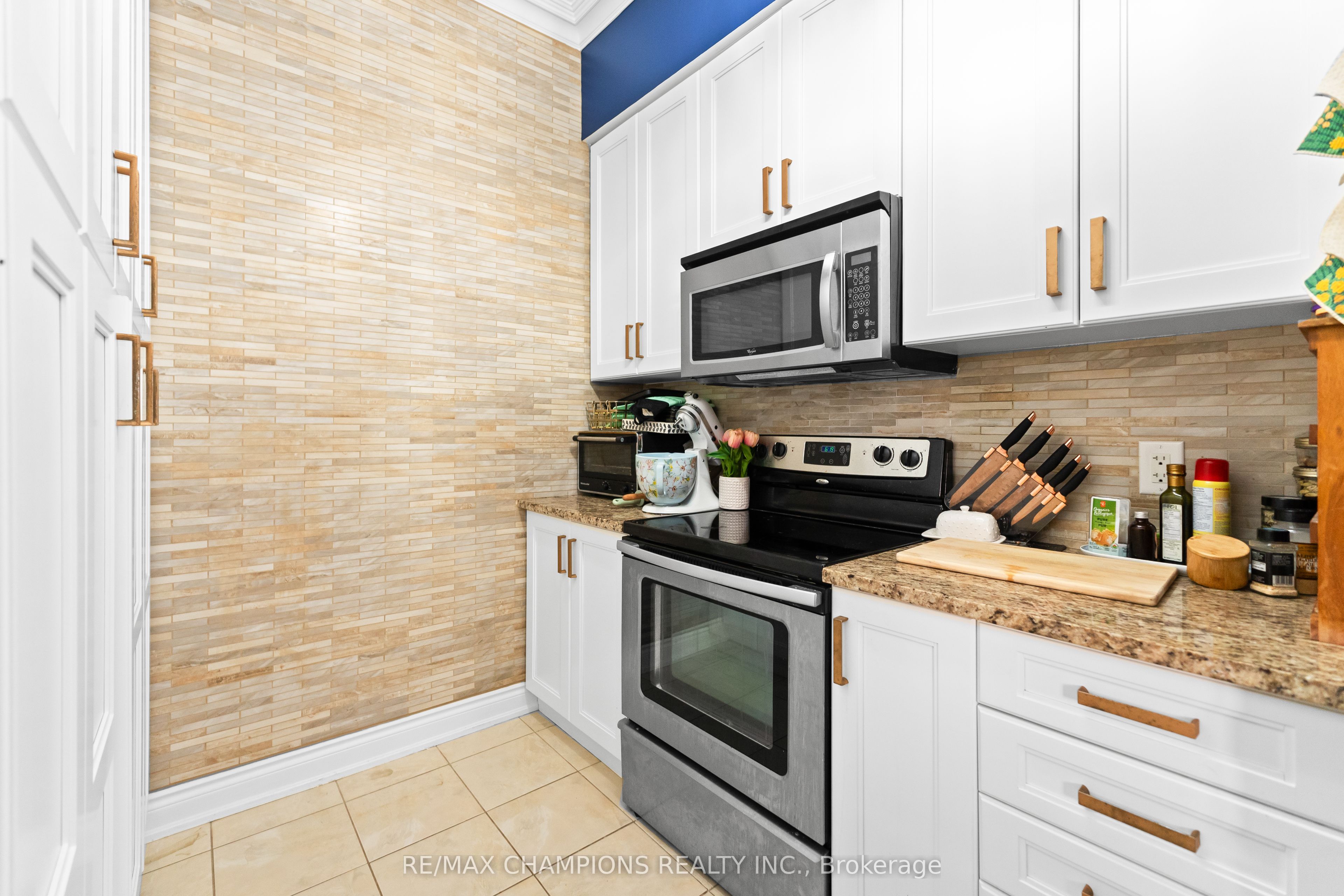 #ph 07 - 9245 Jane Street Property Photo 12