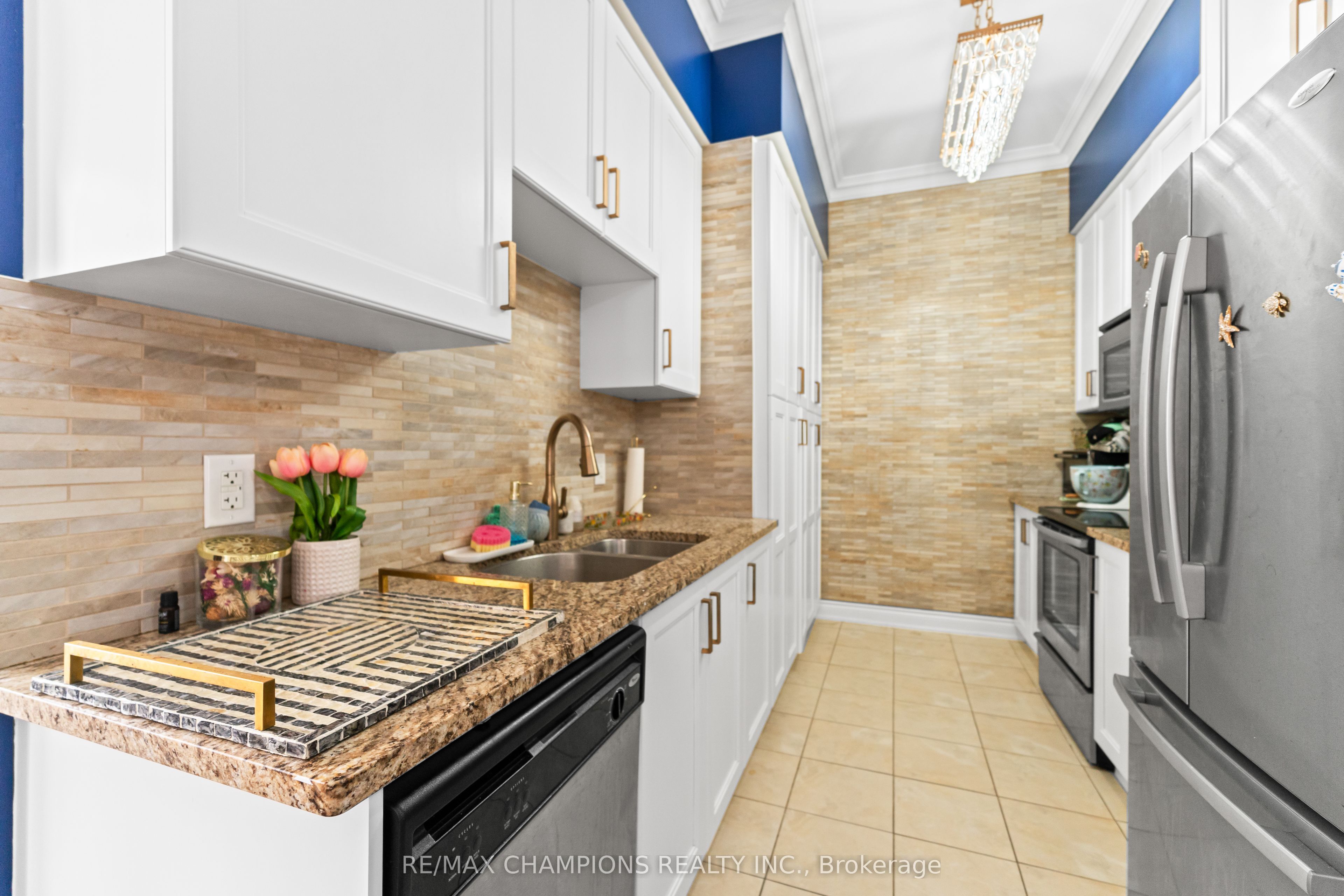 #ph 07 - 9245 Jane Street Property Photo 13