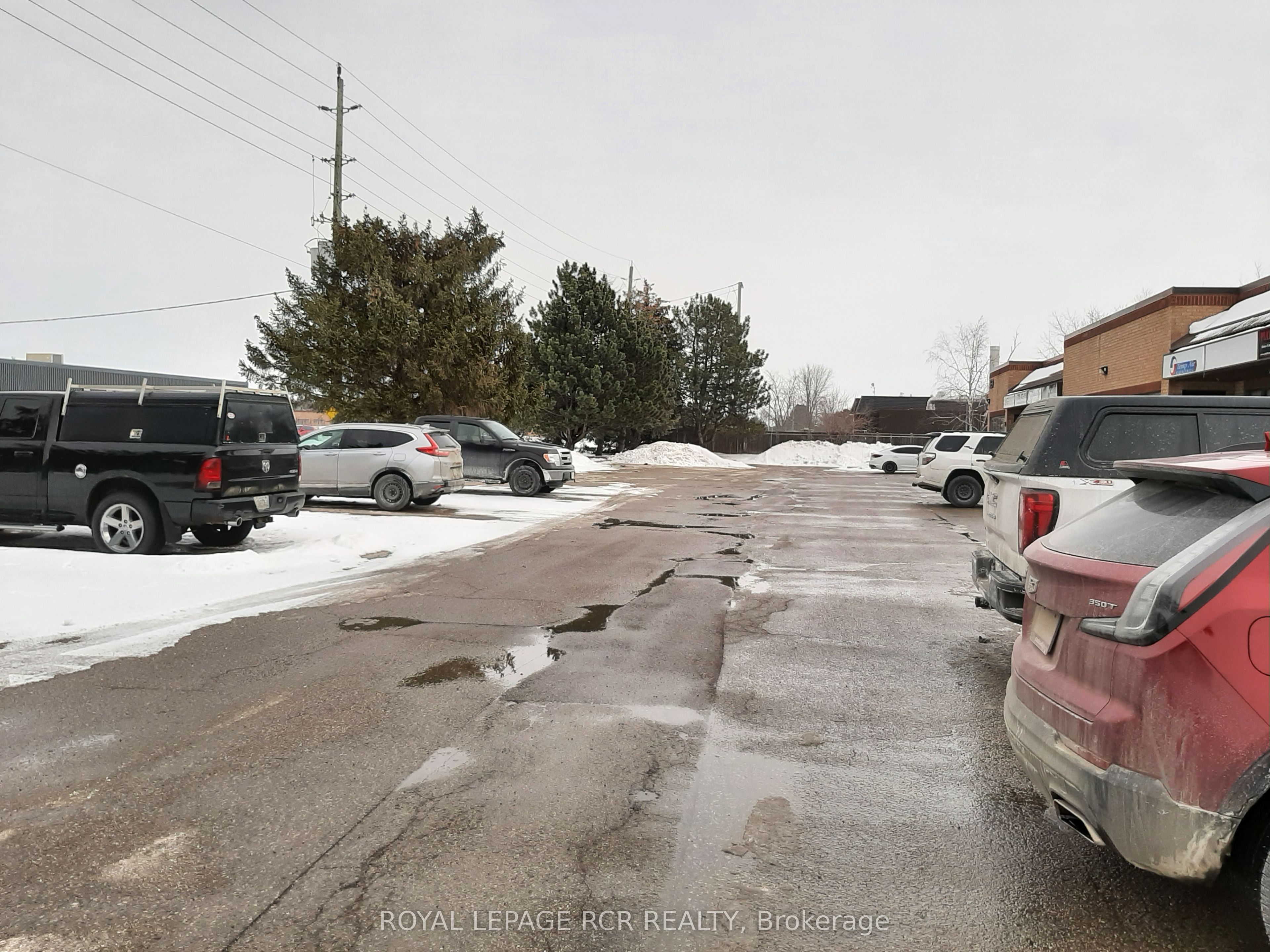 #13 & 14 - 169 Dufferin Street Property Photo 2