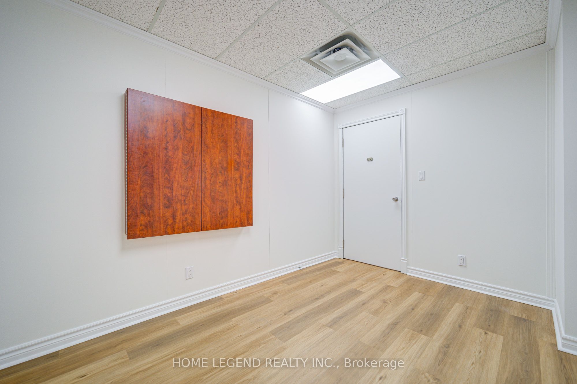 #101 - 335 Renfrew Drive Property Photo 10