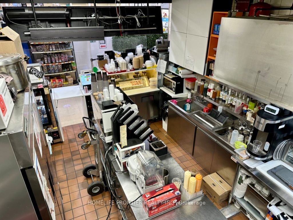 #202d - 9737 Yonge Street Property Photo 2