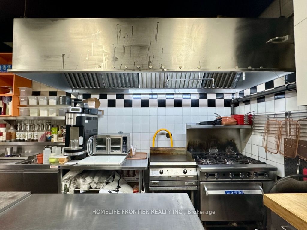 #202d - 9737 Yonge Street Property Photo 4