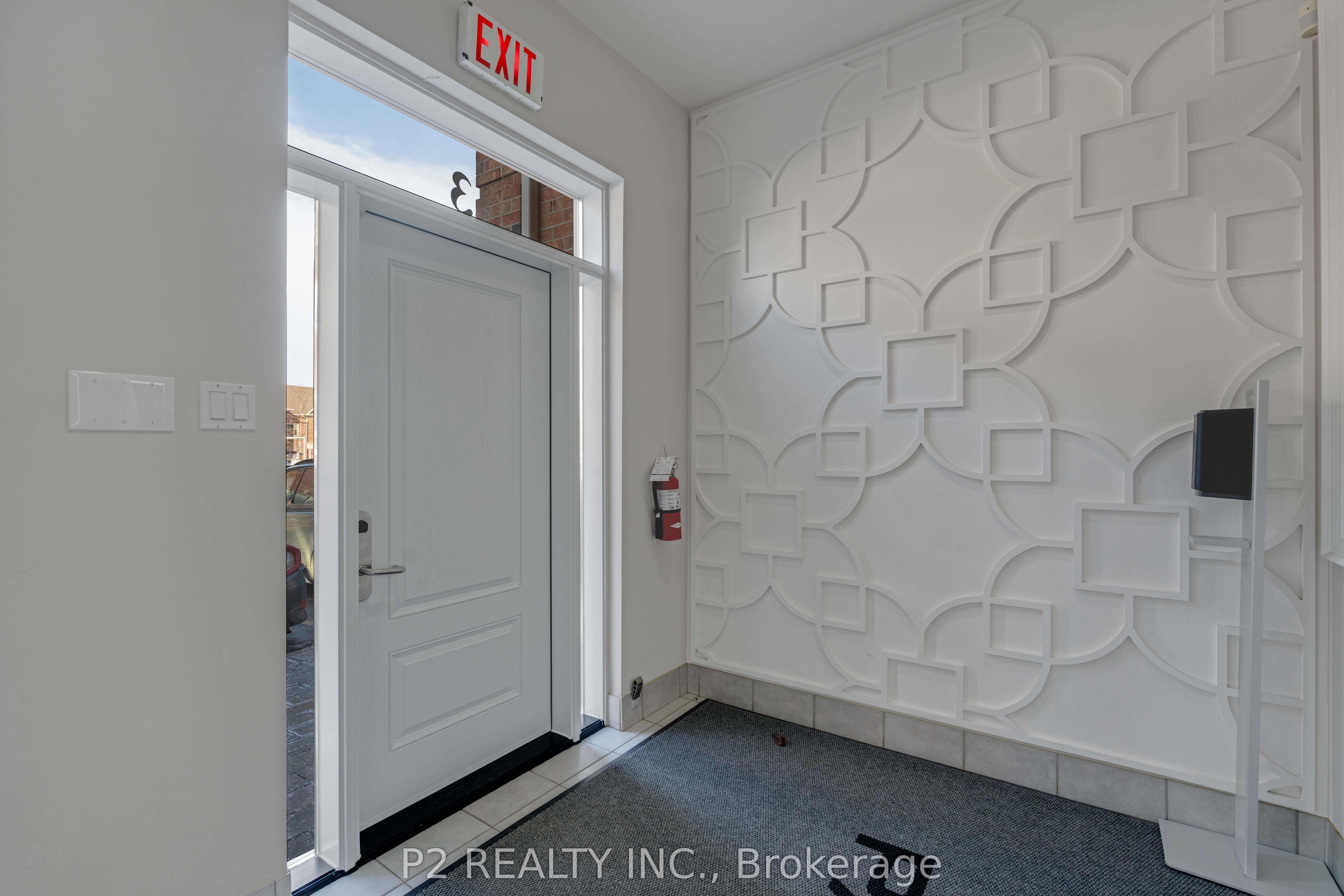 #3 - 30 Wertheim Court Property Photo 3