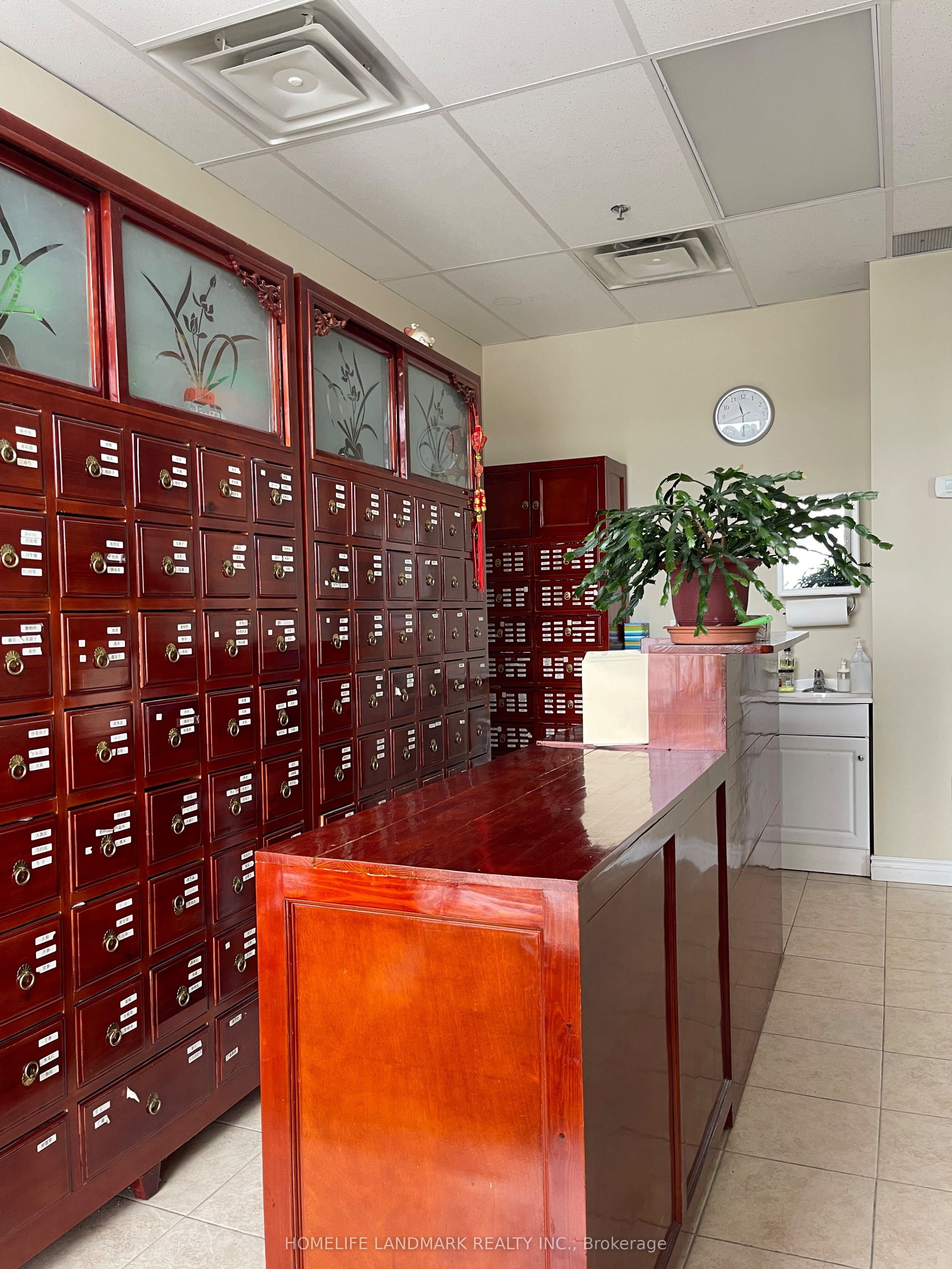 #102 - 7130 Warden Avenue Property Photo 9