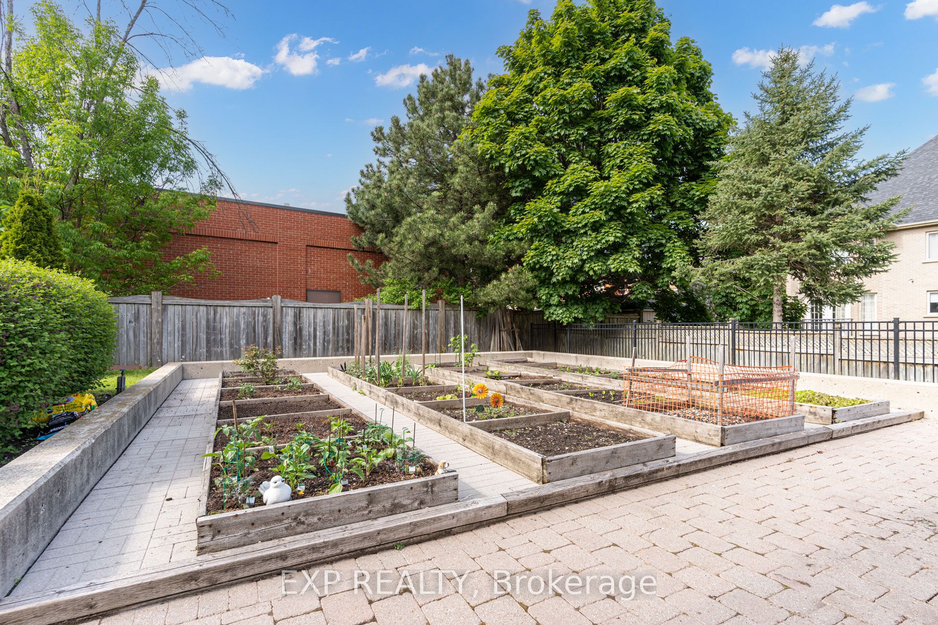 #108 - 9901 Keele Street Property Photo 23