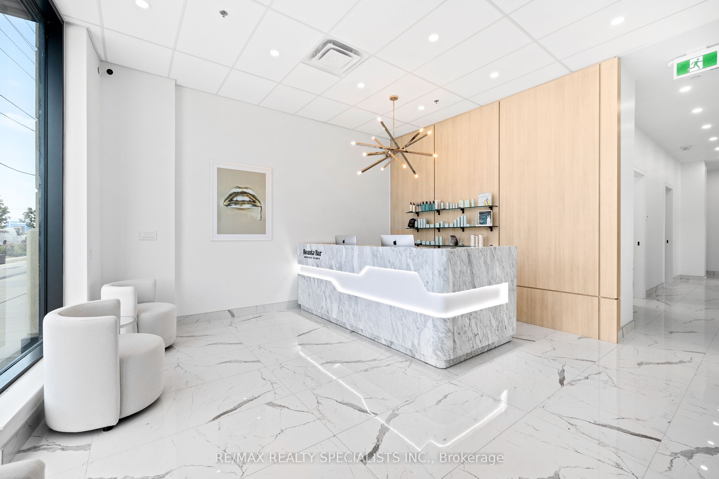 #1 - 7097 Yonge Street Property Photo 7