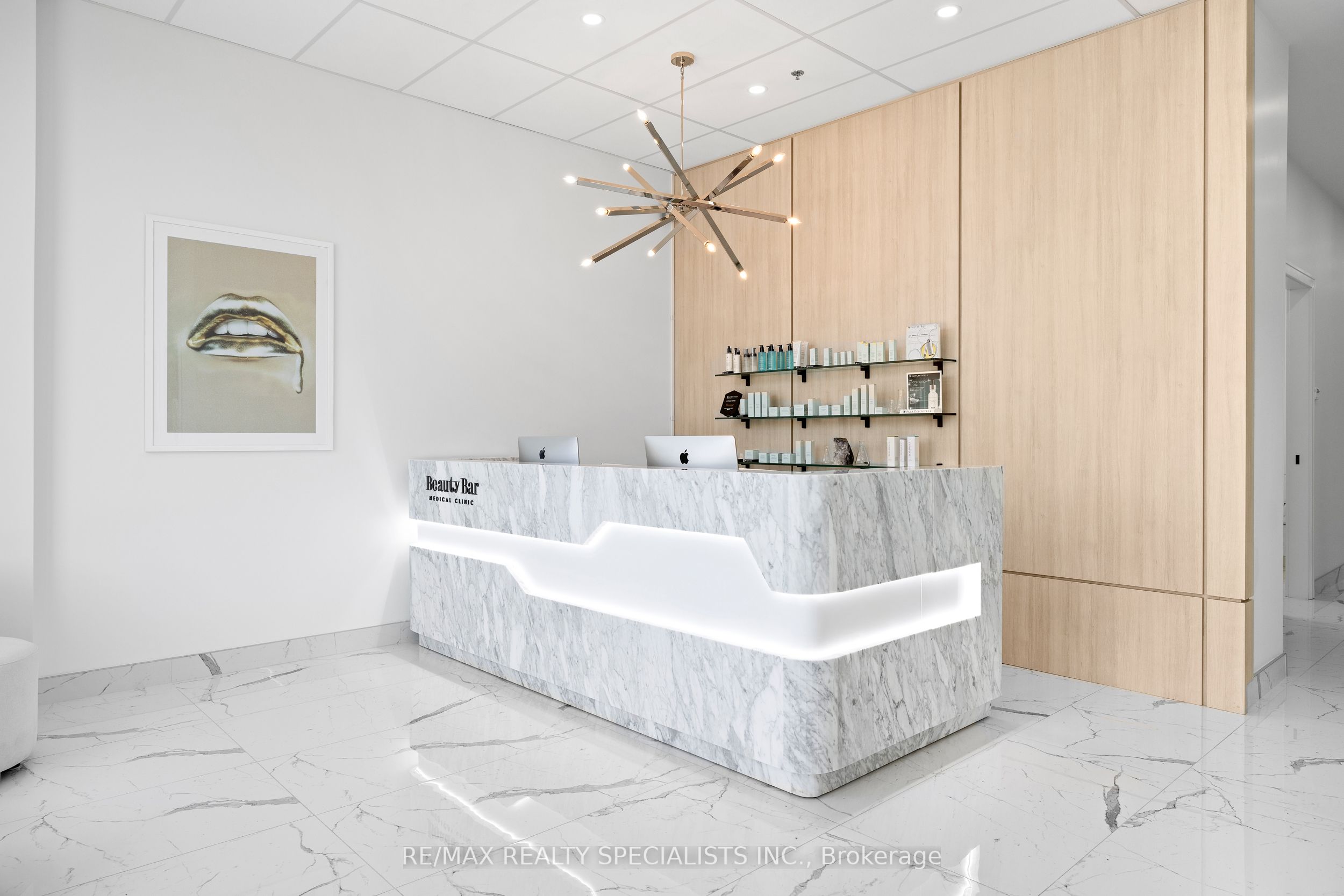 #1 - 7097 Yonge Street Property Photo 8