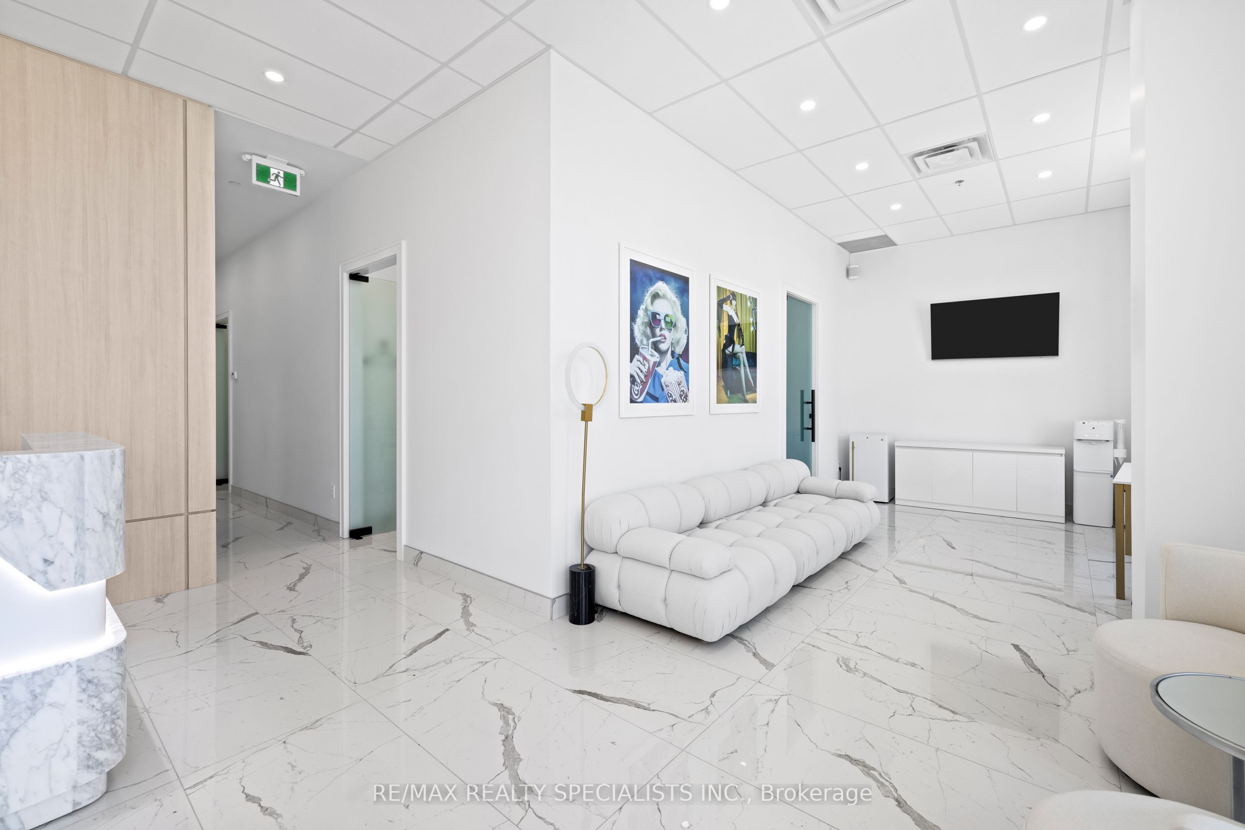 #1 - 7097 Yonge Street Property Photo 9