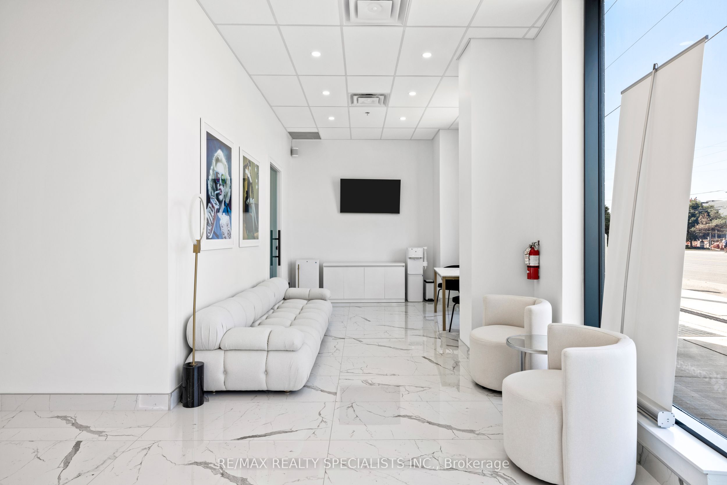 #1 - 7097 Yonge Street Property Photo 10