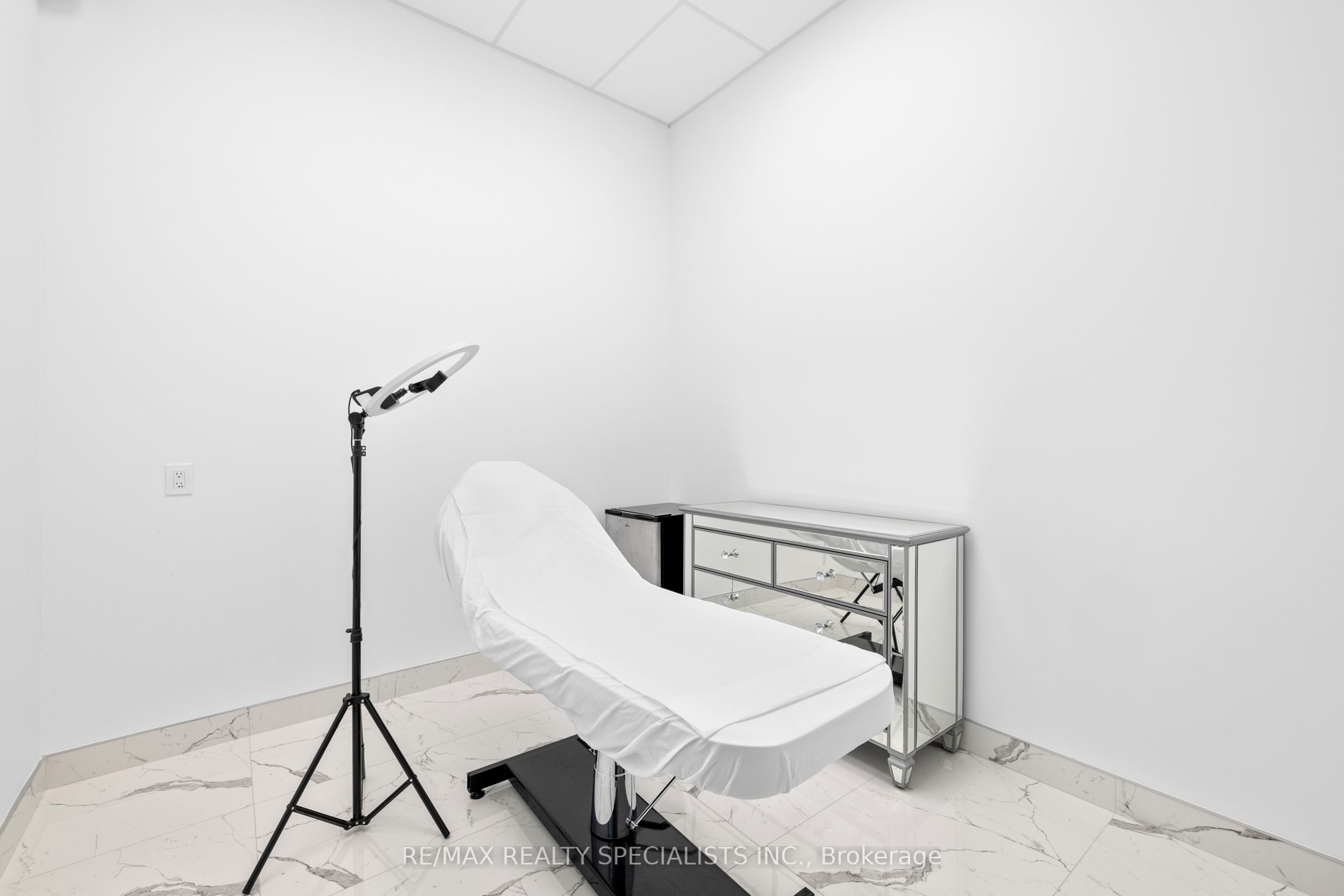 #1 - 7097 Yonge Street Property Photo 16