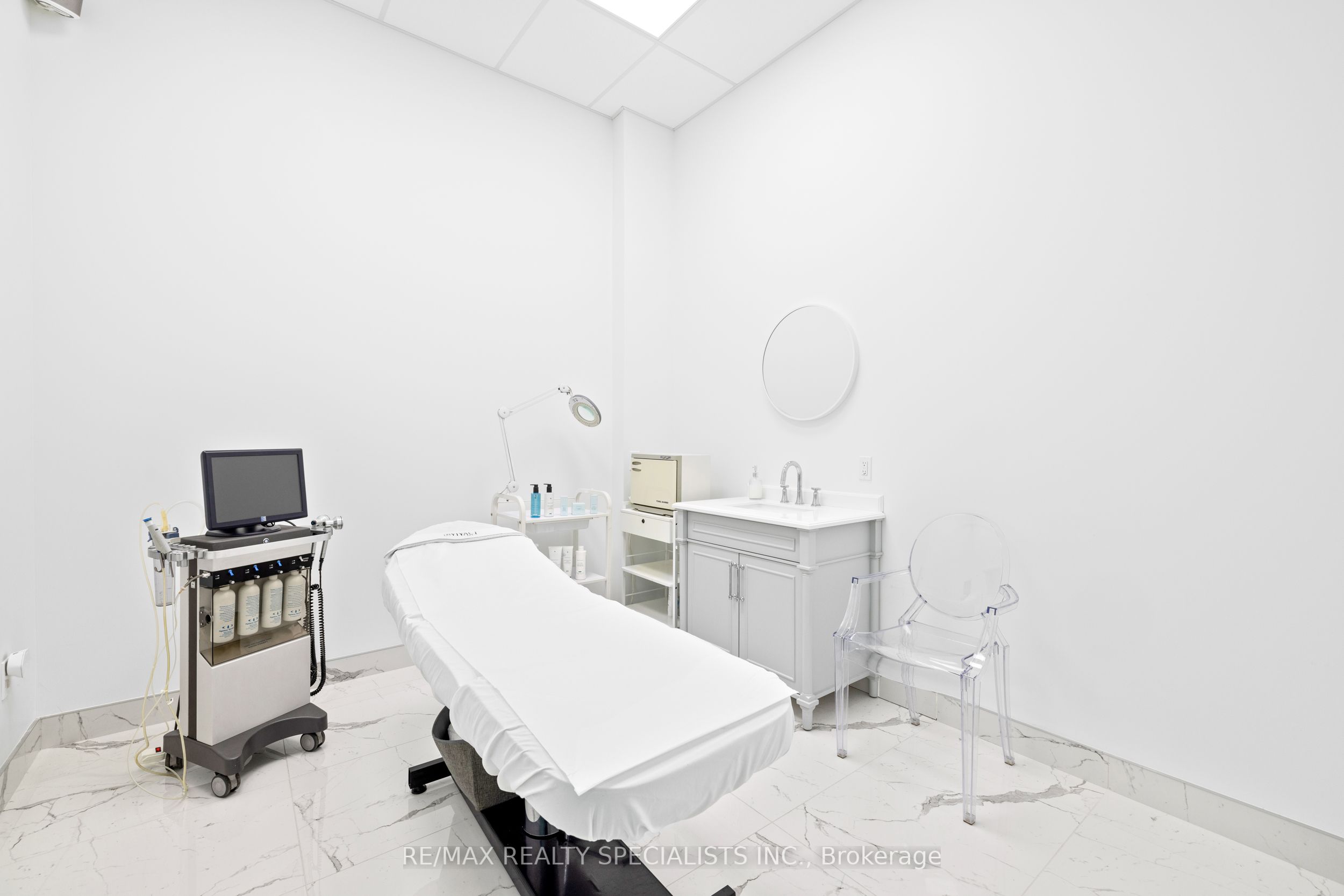 #1 - 7097 Yonge Street Property Photo 18
