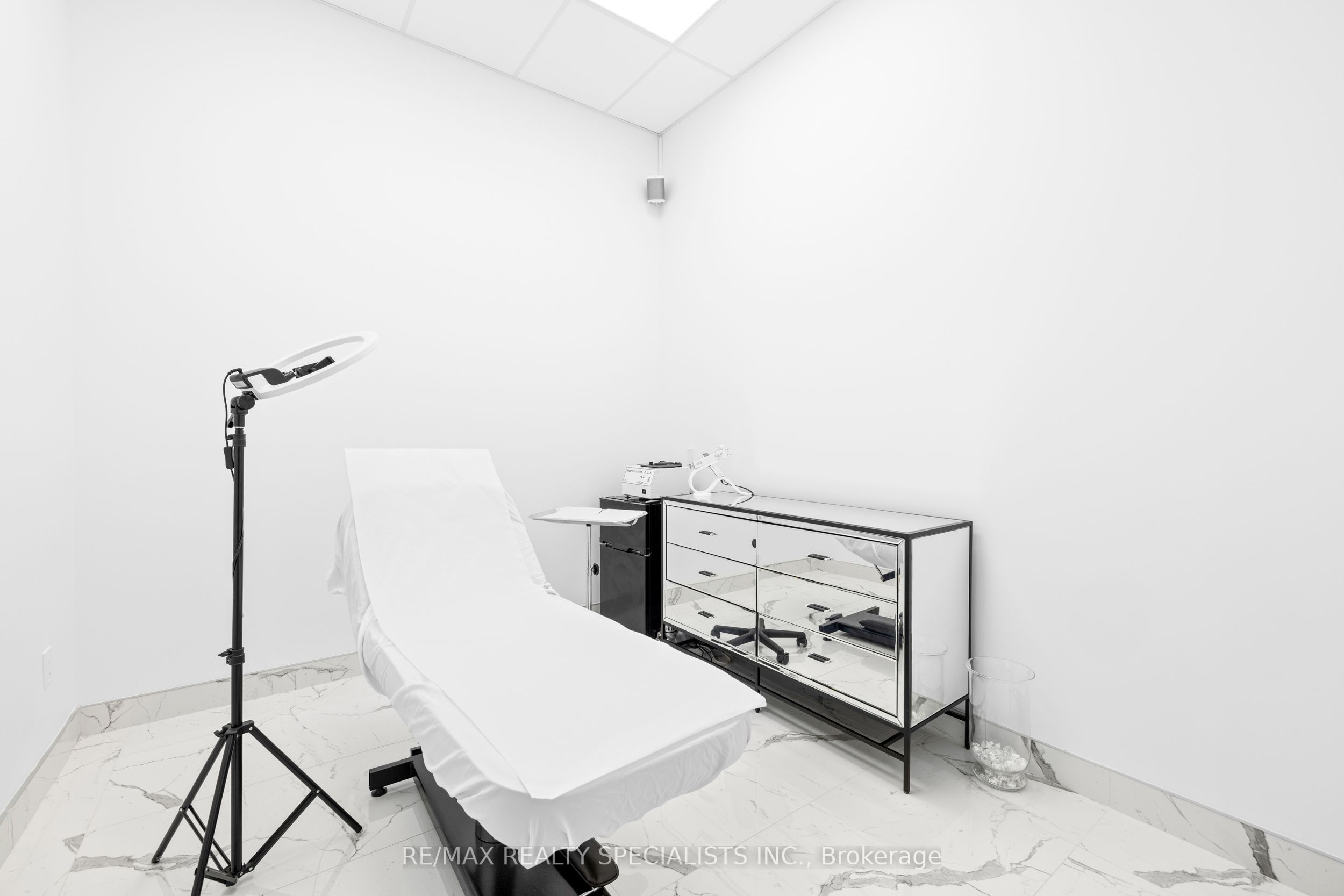 #1 - 7097 Yonge Street Property Photo 19