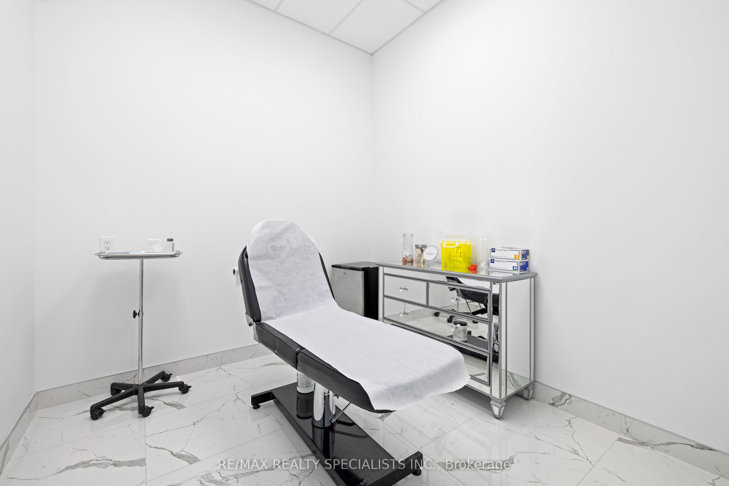 #1 - 7097 Yonge Street Property Photo 21