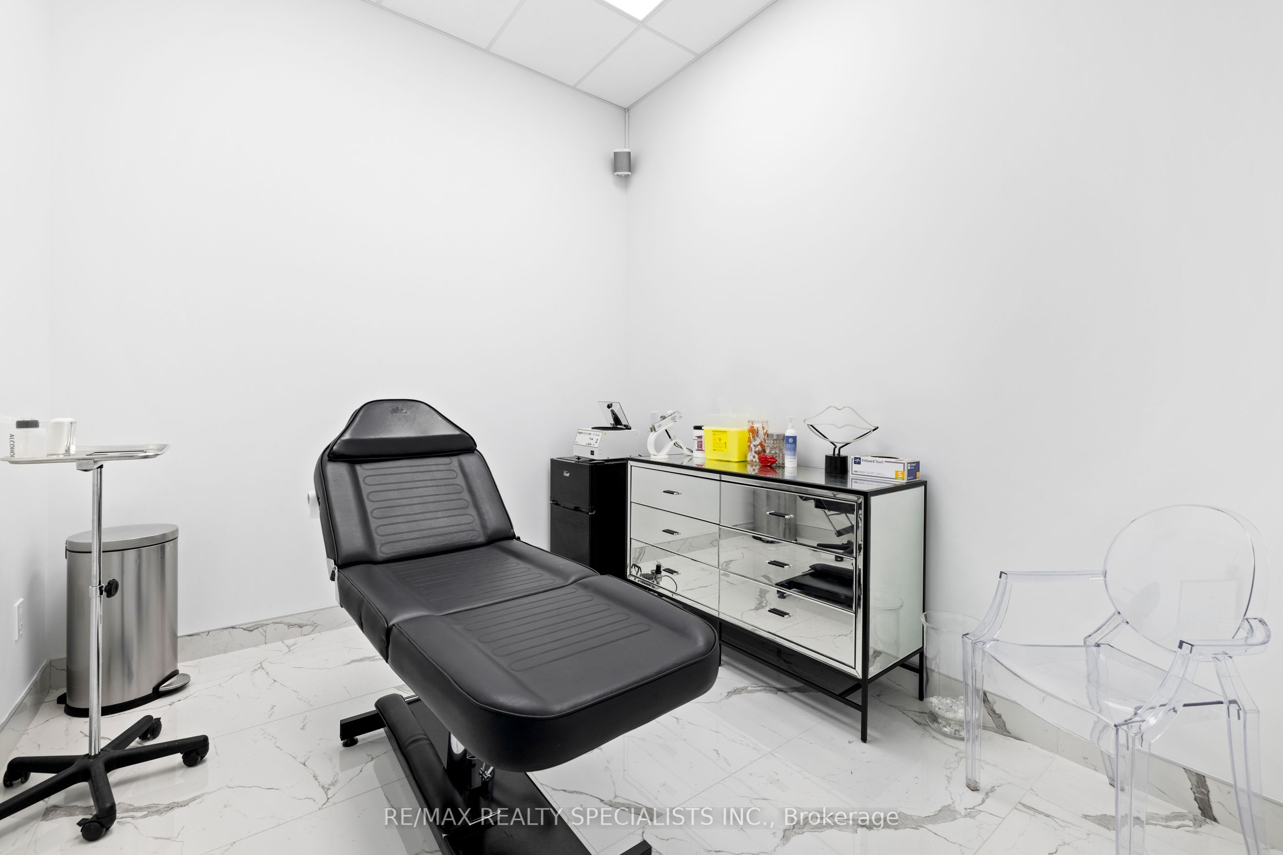 #1 - 7097 Yonge Street Property Photo 22
