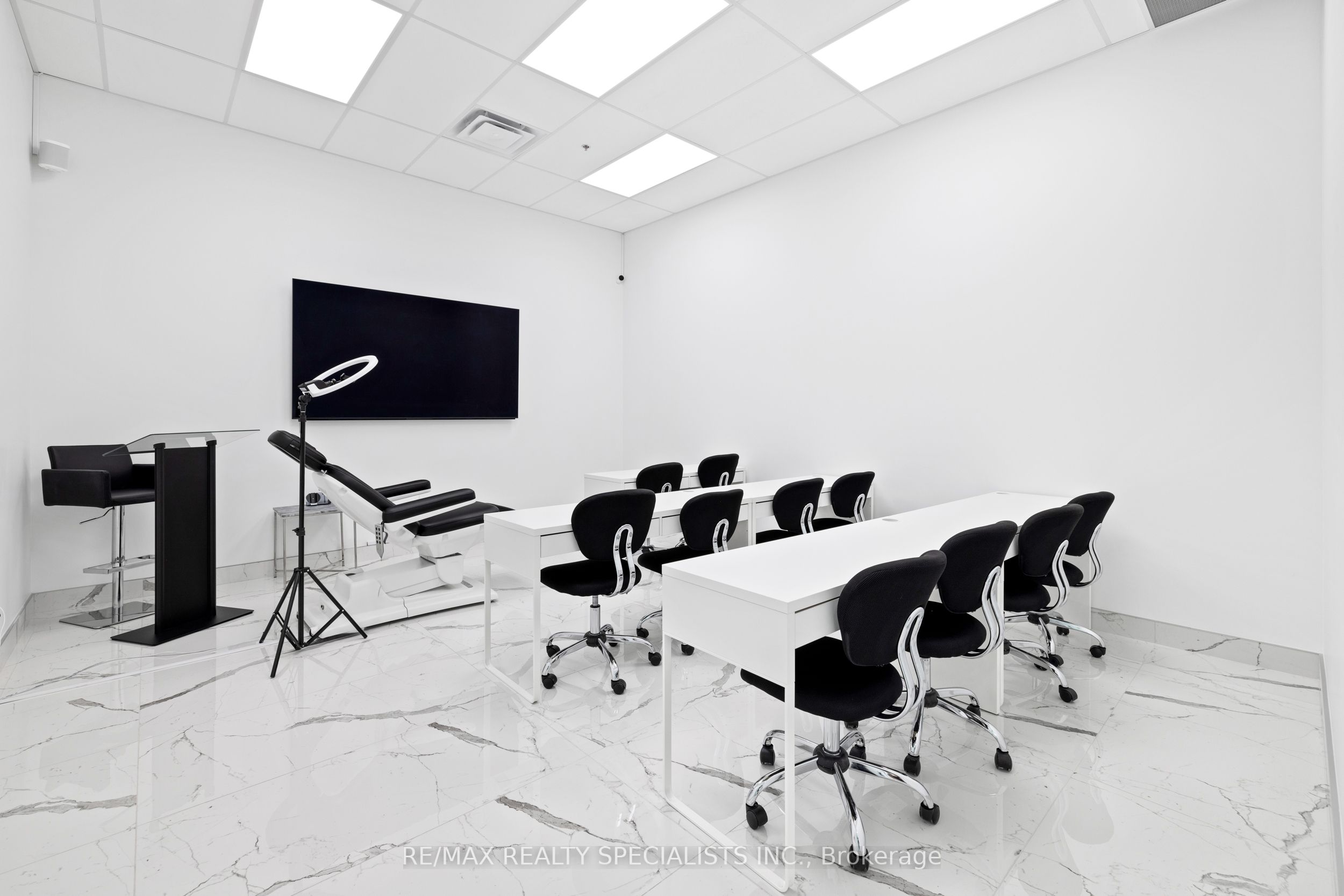#1 - 7097 Yonge Street Property Photo 23