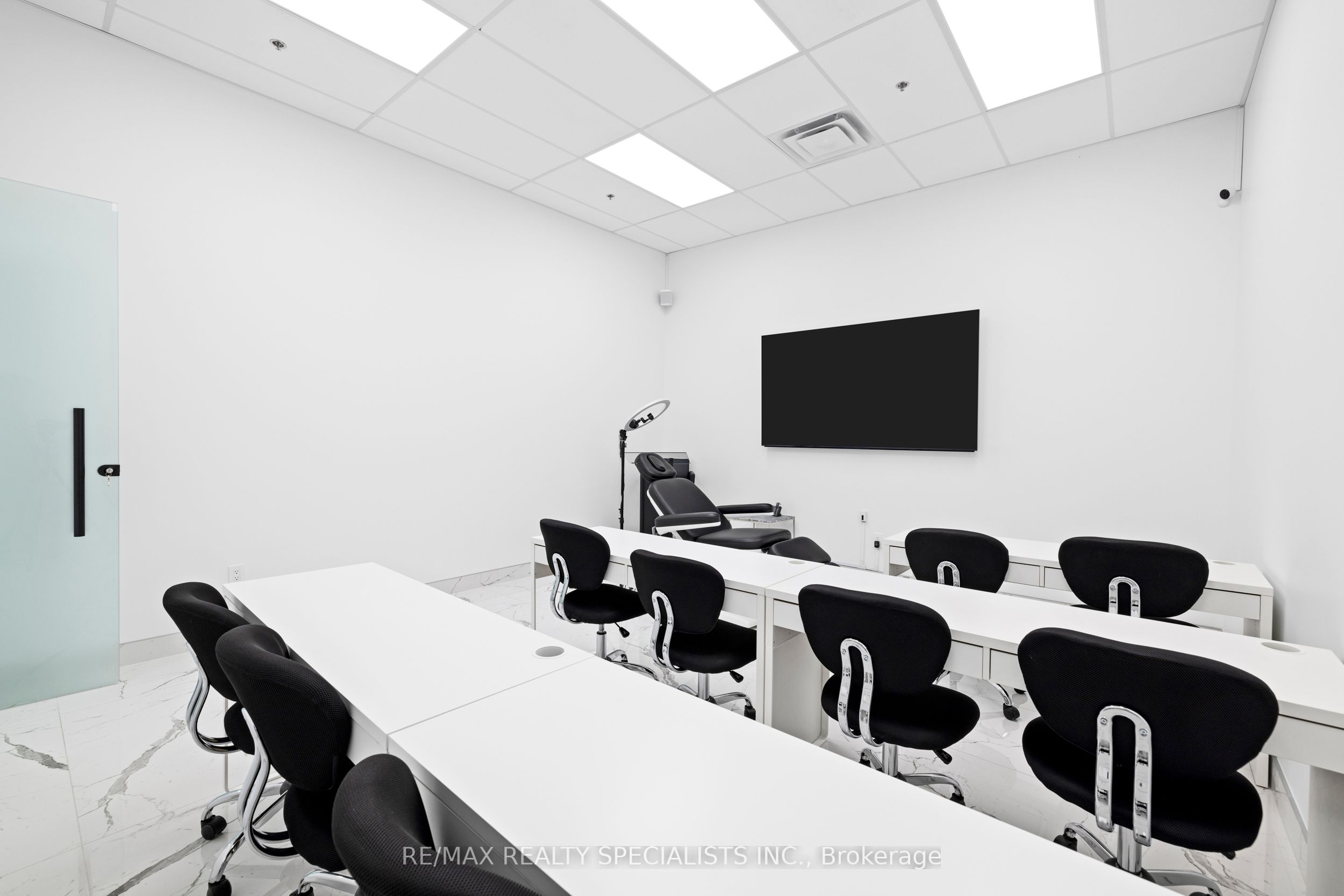#1 - 7097 Yonge Street Property Photo 24