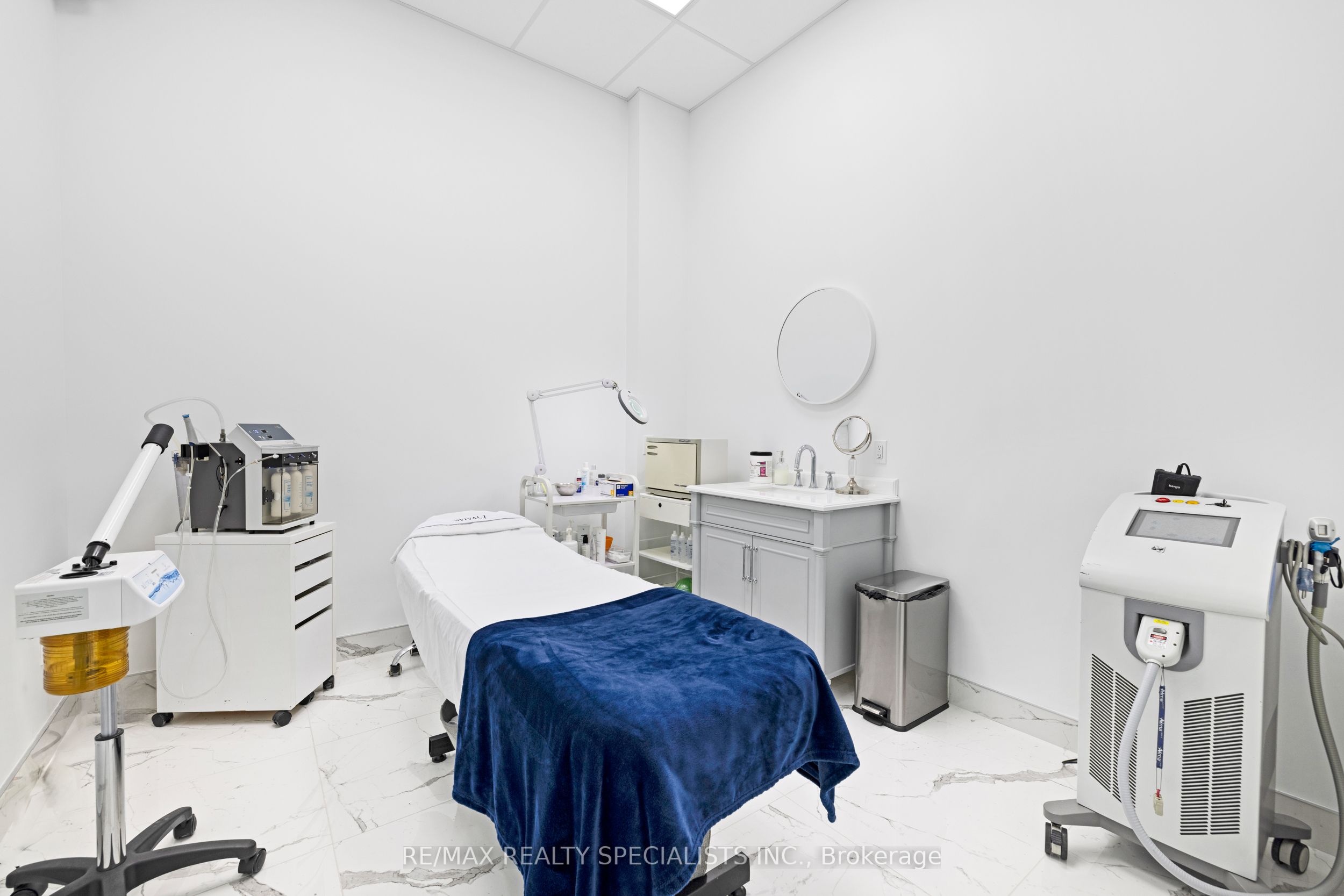 #1 - 7097 Yonge Street Property Photo 25